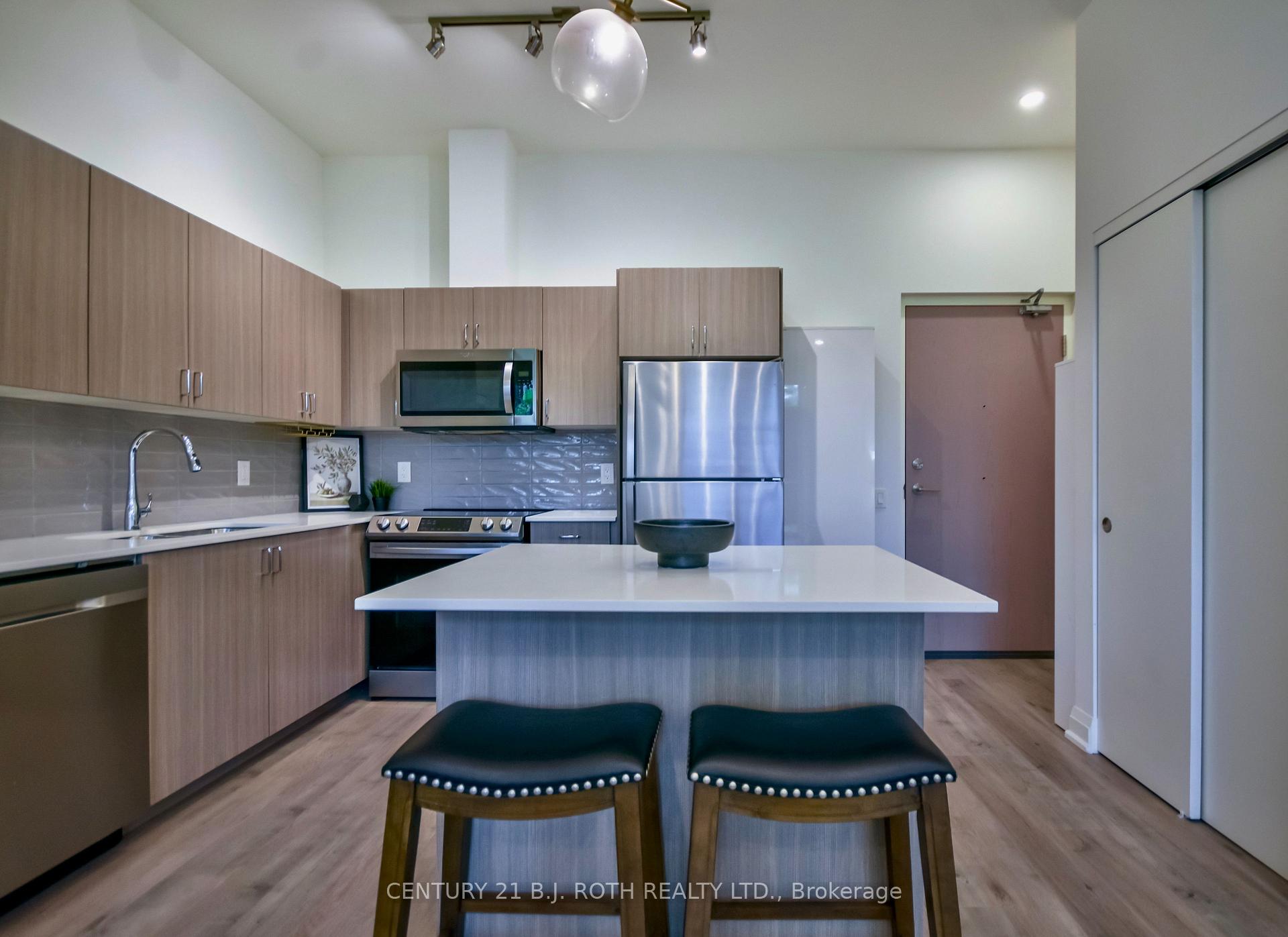 58 Lakeside Terrace 211
