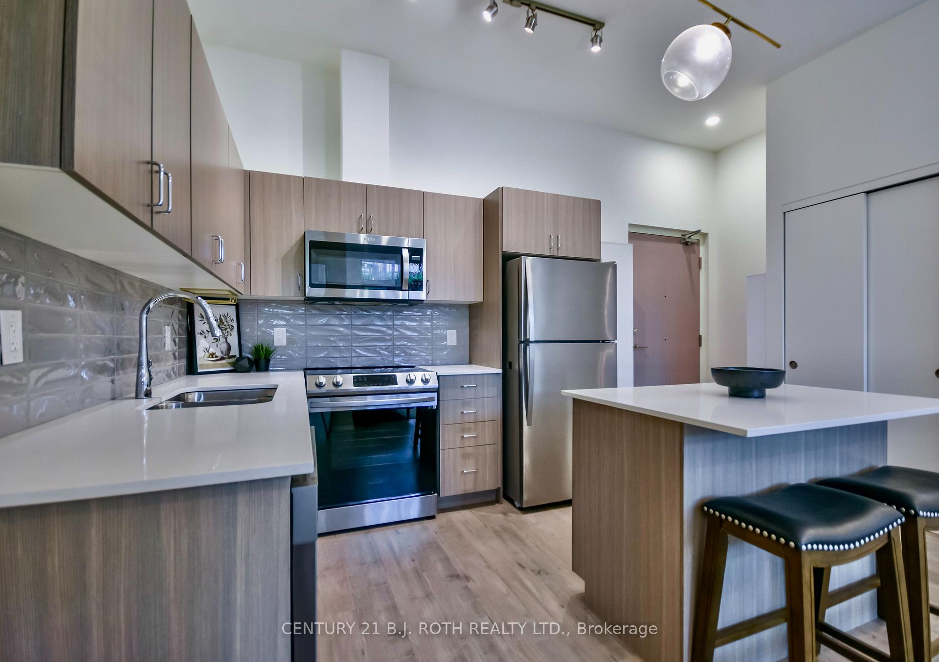 58 Lakeside Terrace 211