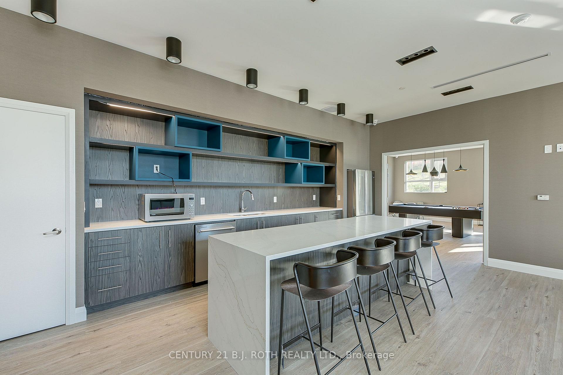 58 Lakeside Terrace 211