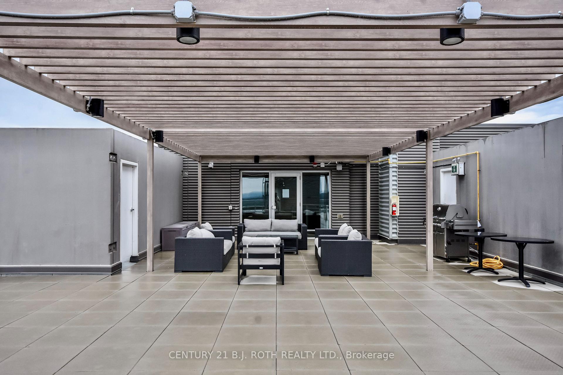 58 Lakeside Terrace 211