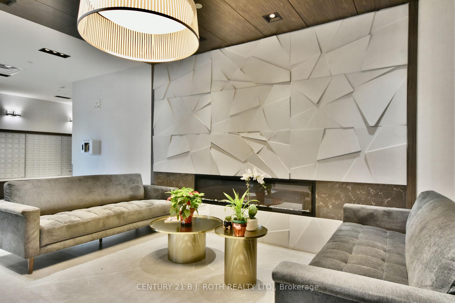 58 Lakeside Terrace 211