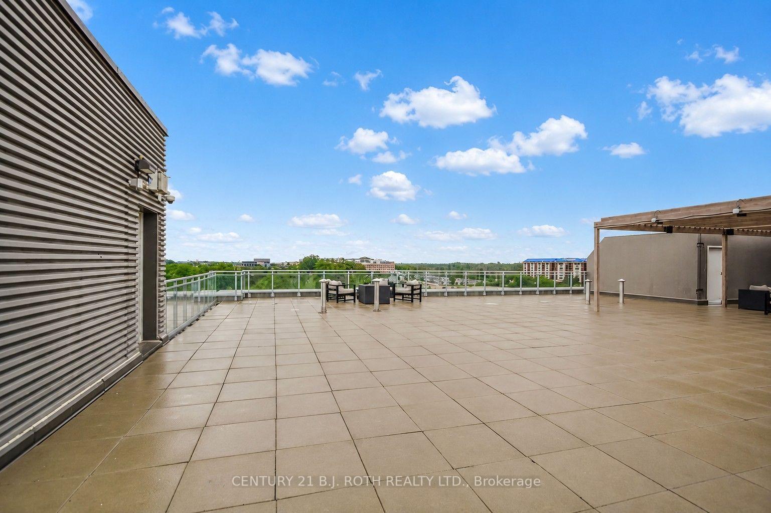 58 Lakeside Terrace 211