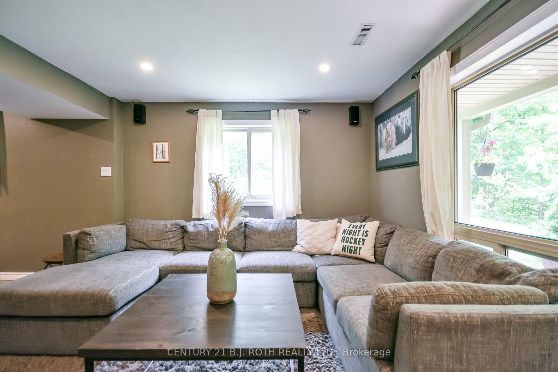 29 ALGONQUIN Trail