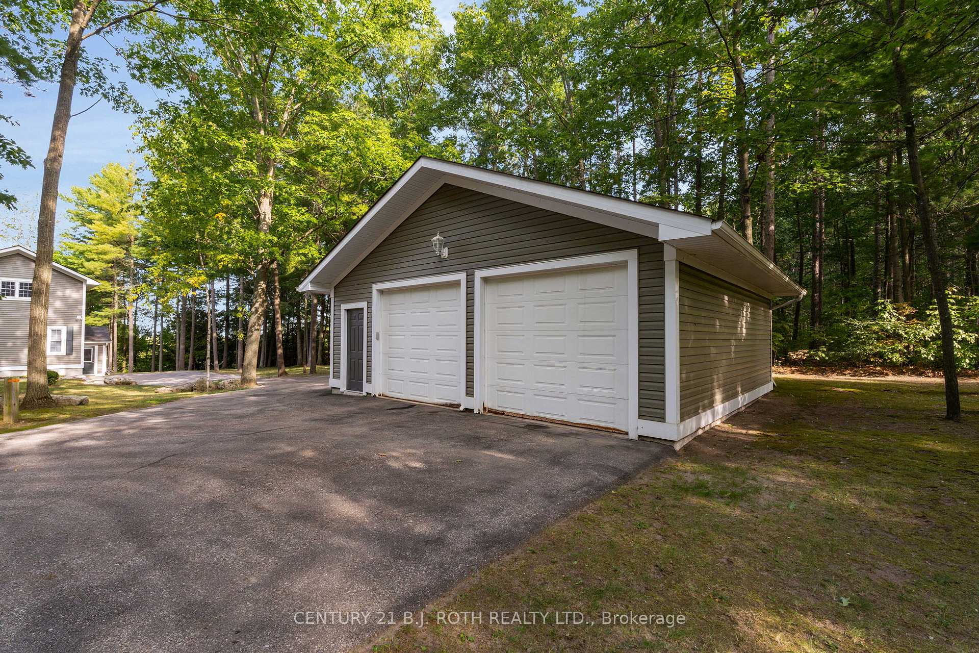 2710 Portage Trail