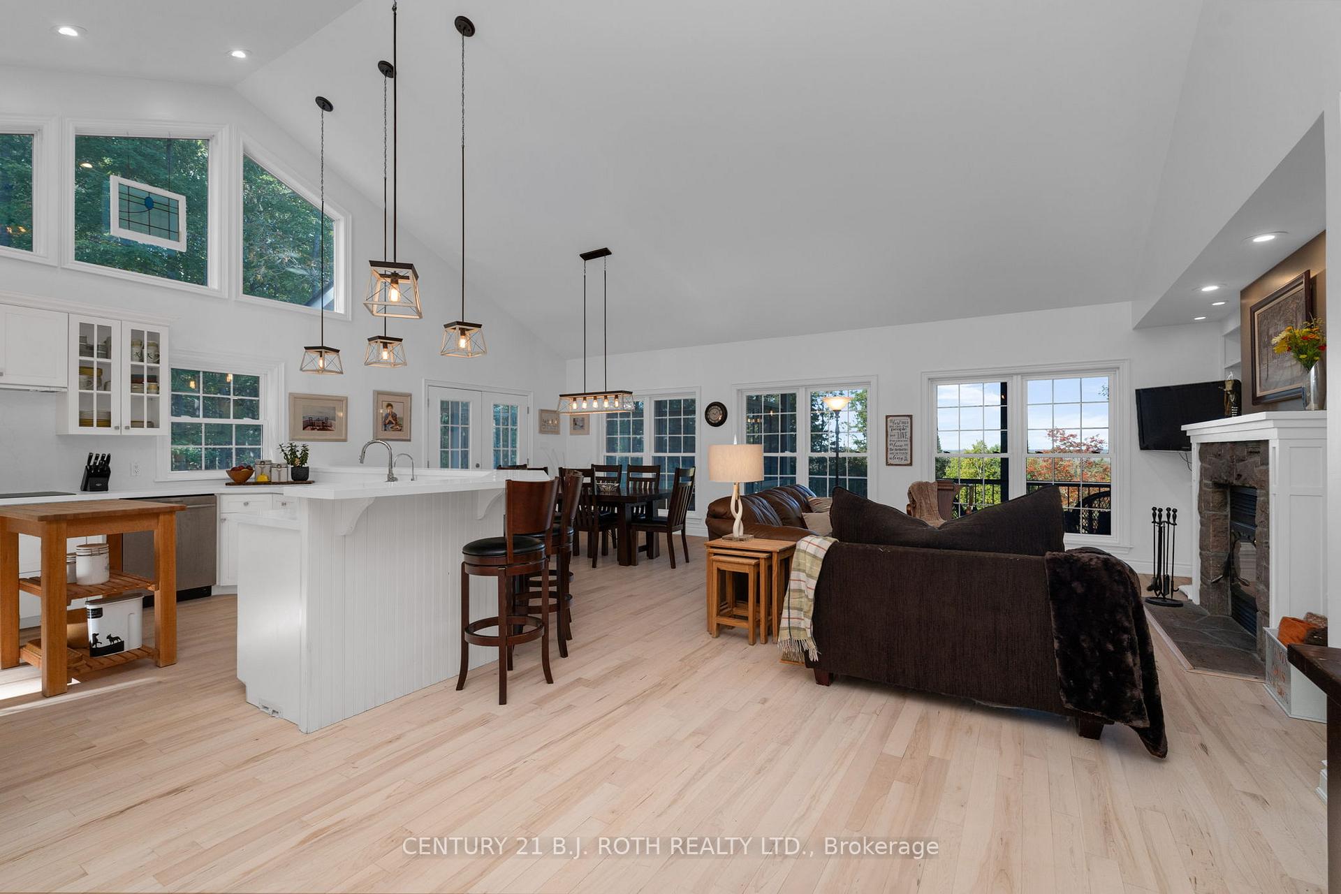 2710 Portage Trail