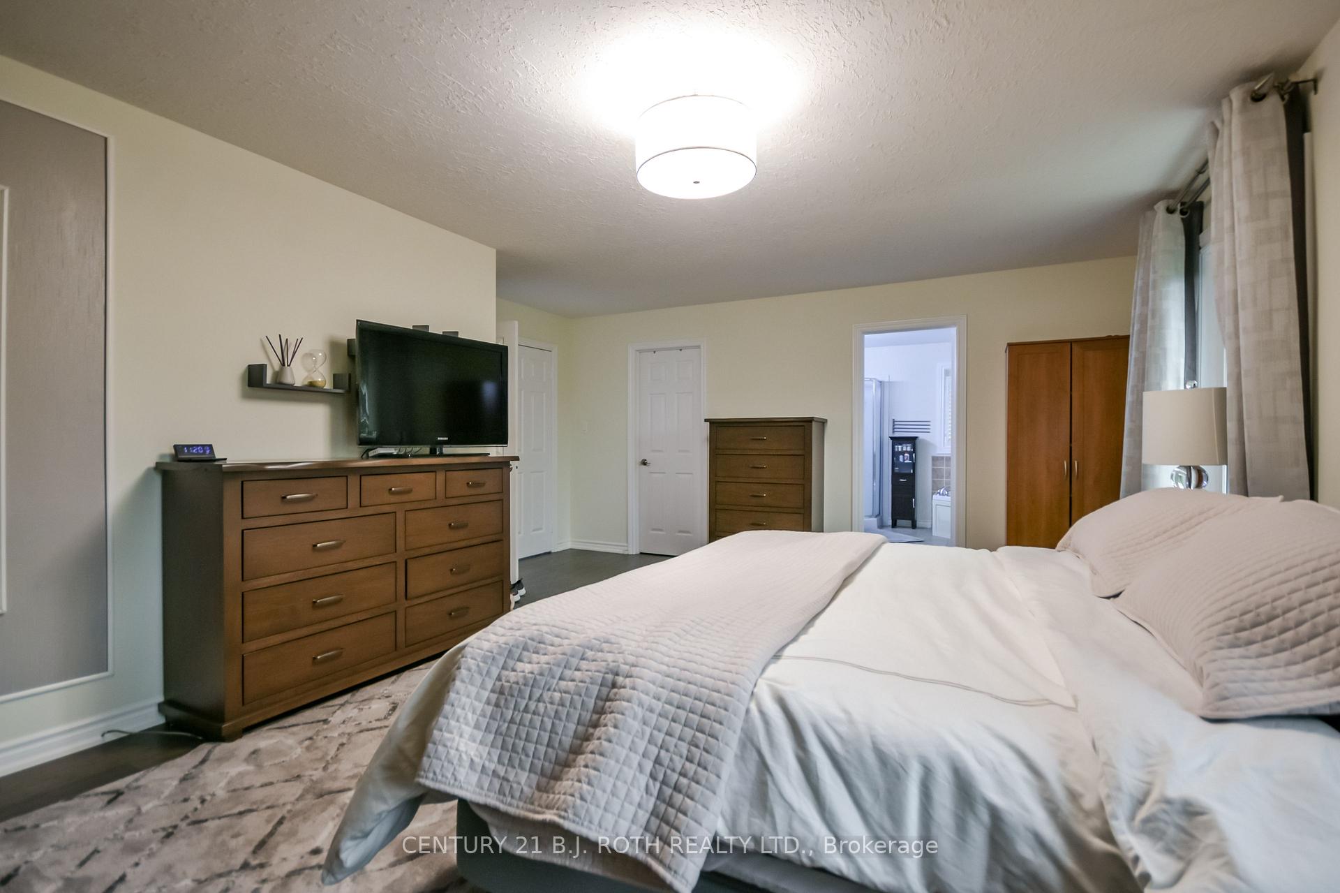 20 Falcon Crescent