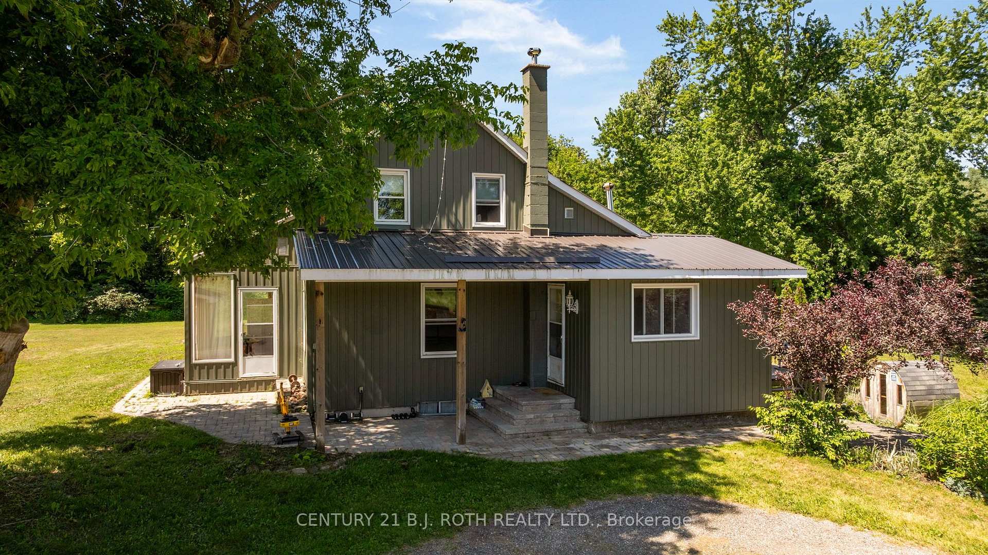 2224 Rainbow Valley Road W