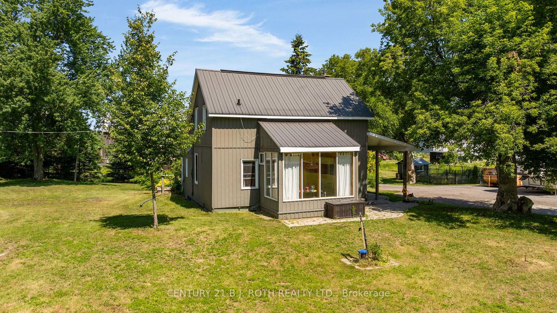 2224 Rainbow Valley Road W