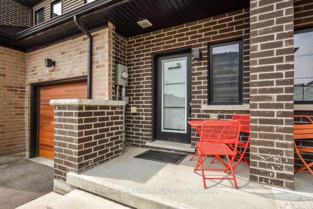 35 Pumpkin Corner Crescent