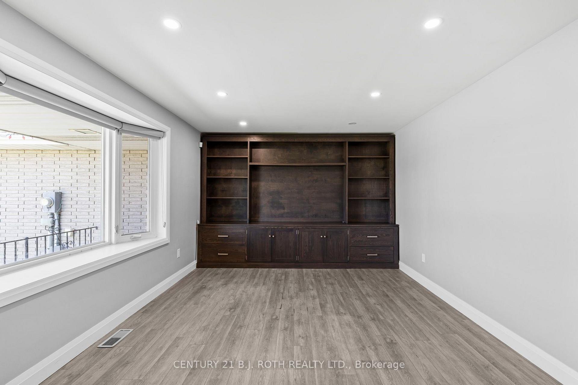 355 Mapleview Drive W
