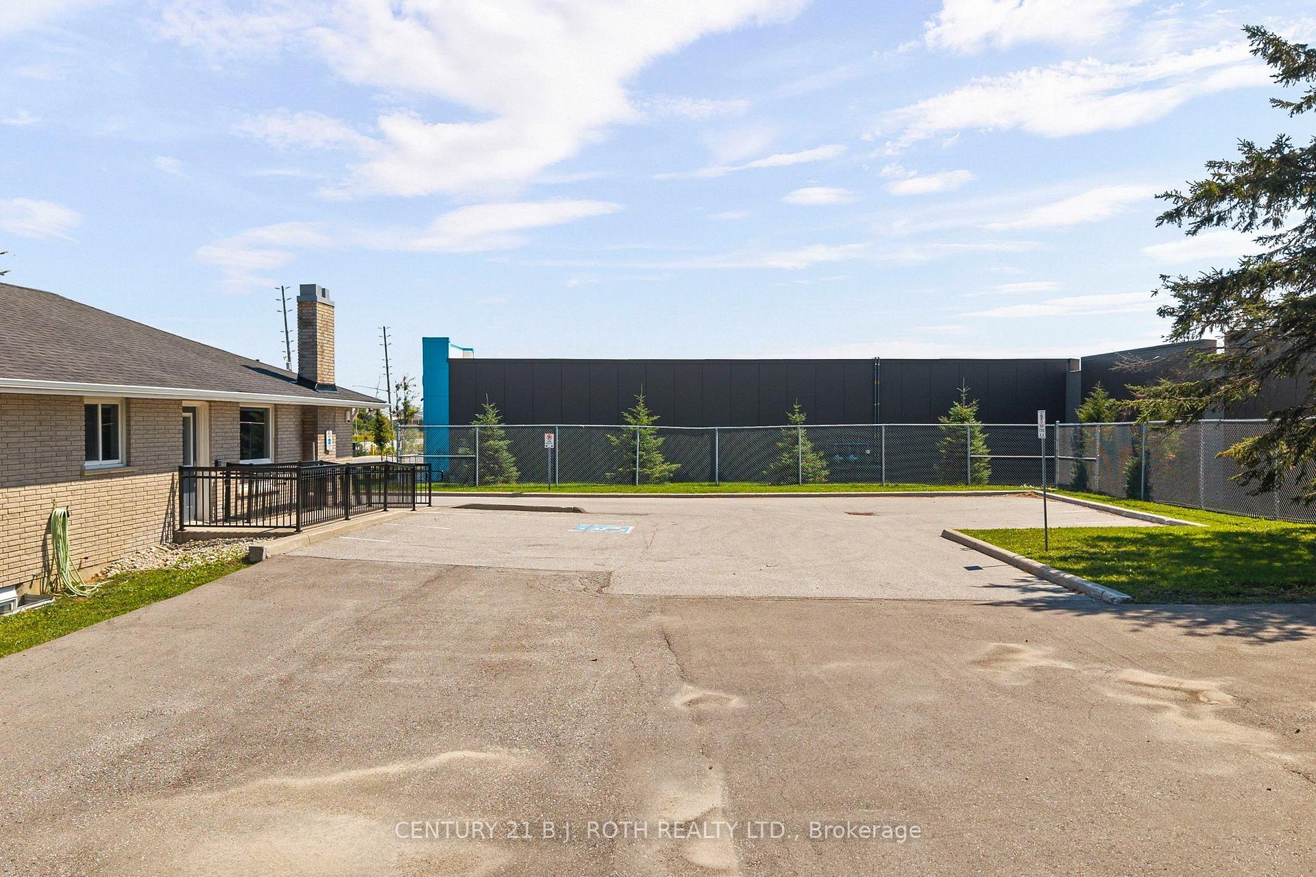 355 Mapleview Drive W