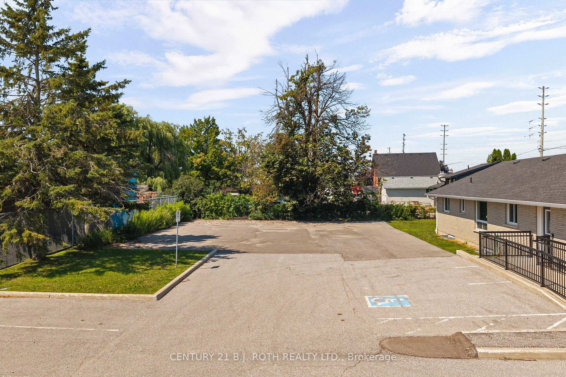 355 Mapleview Drive W