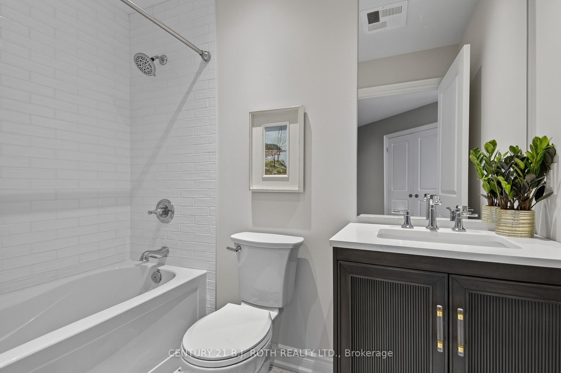 33 Ellen Street 904