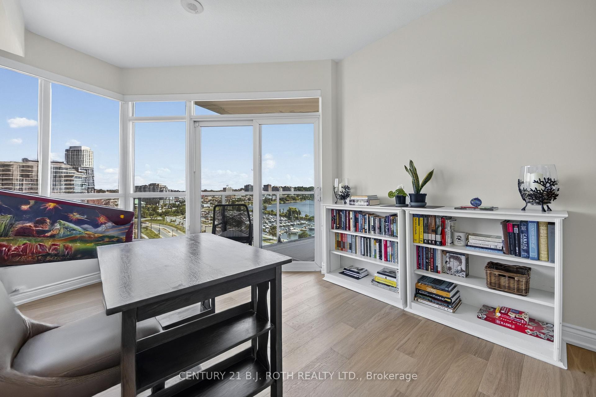33 Ellen Street 904