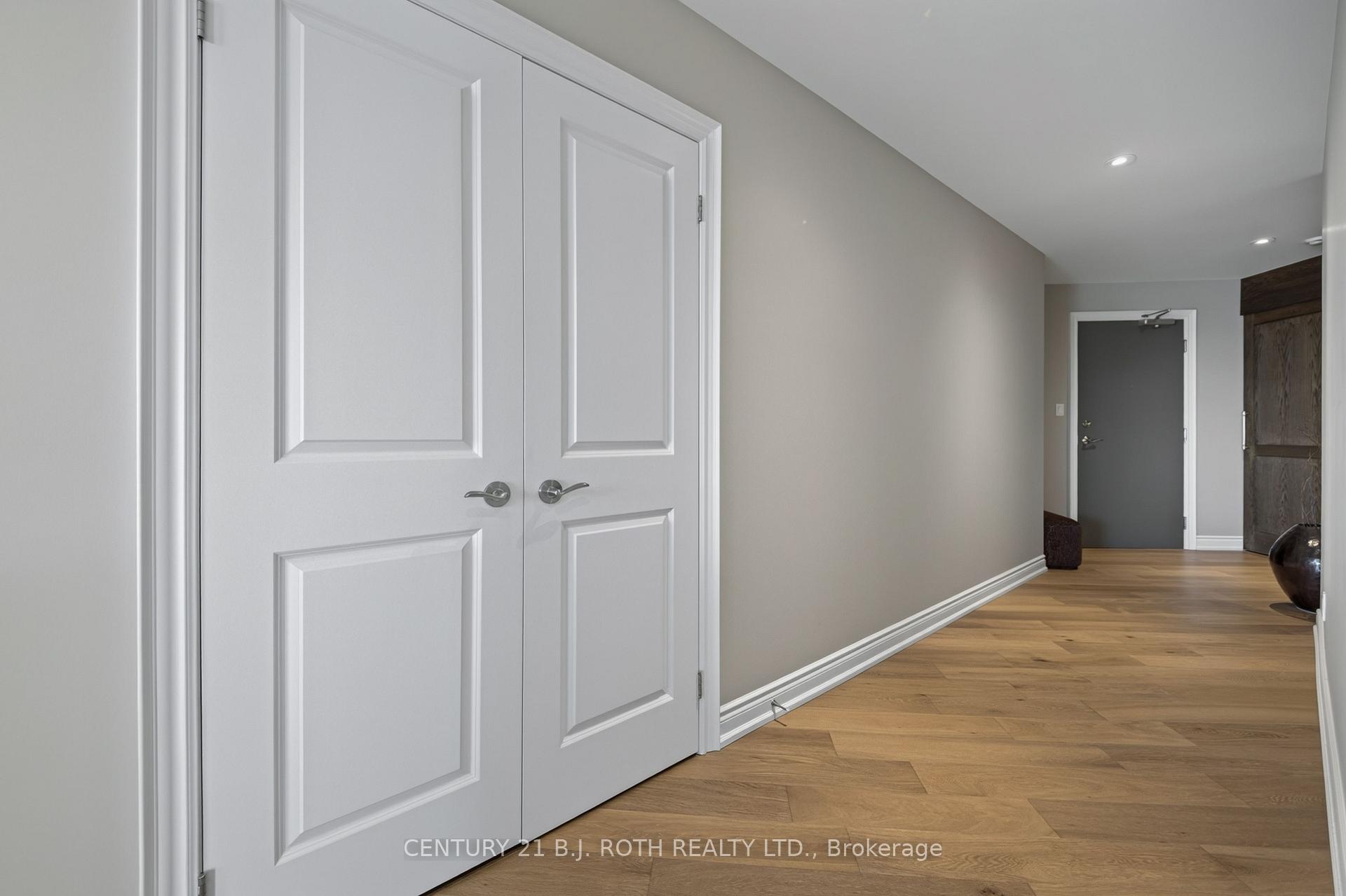 33 Ellen Street 904