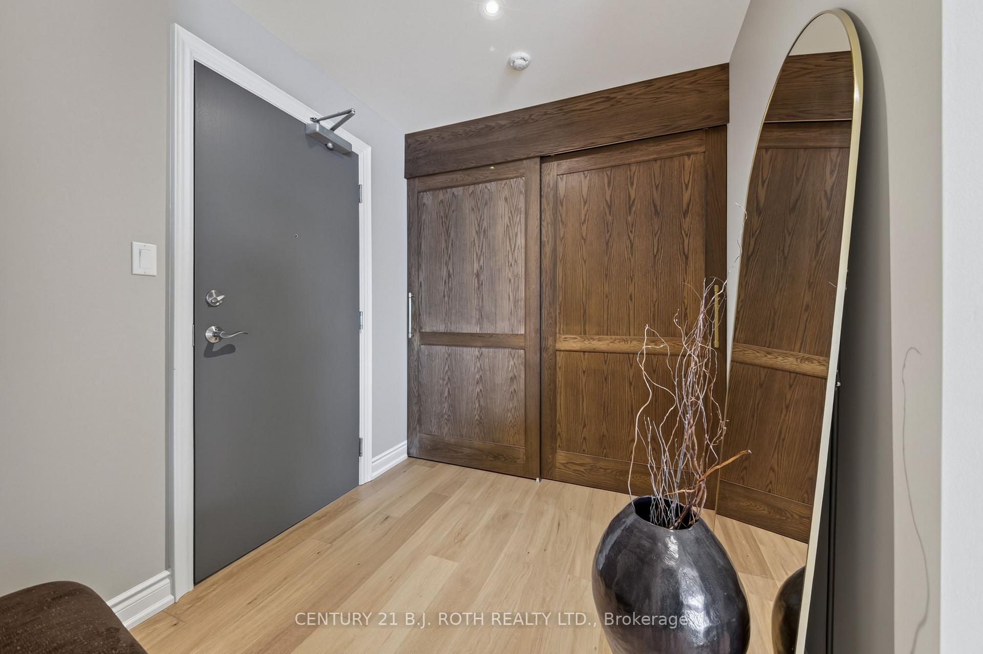 33 Ellen Street 904