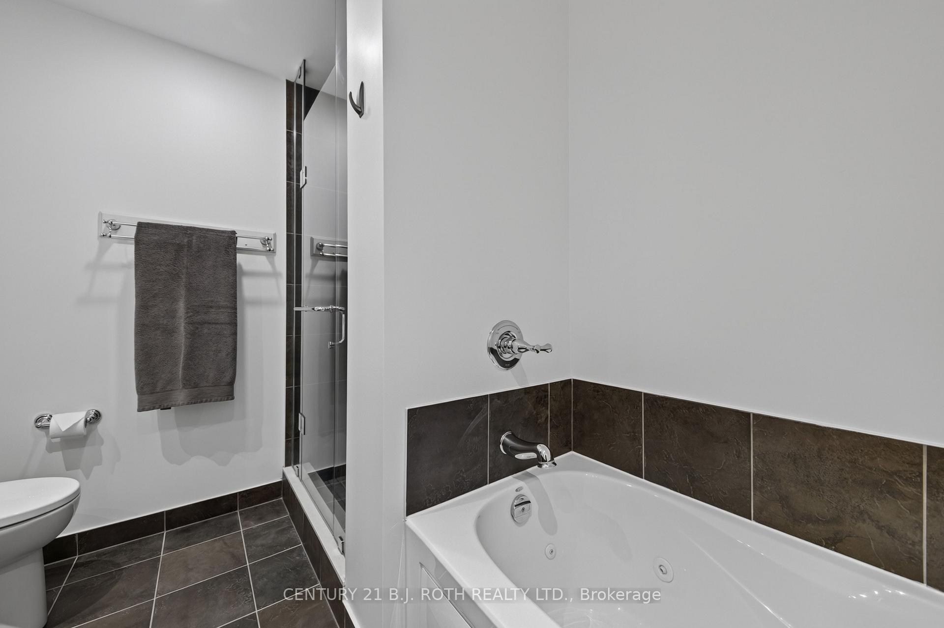 33 Ellen Street 904
