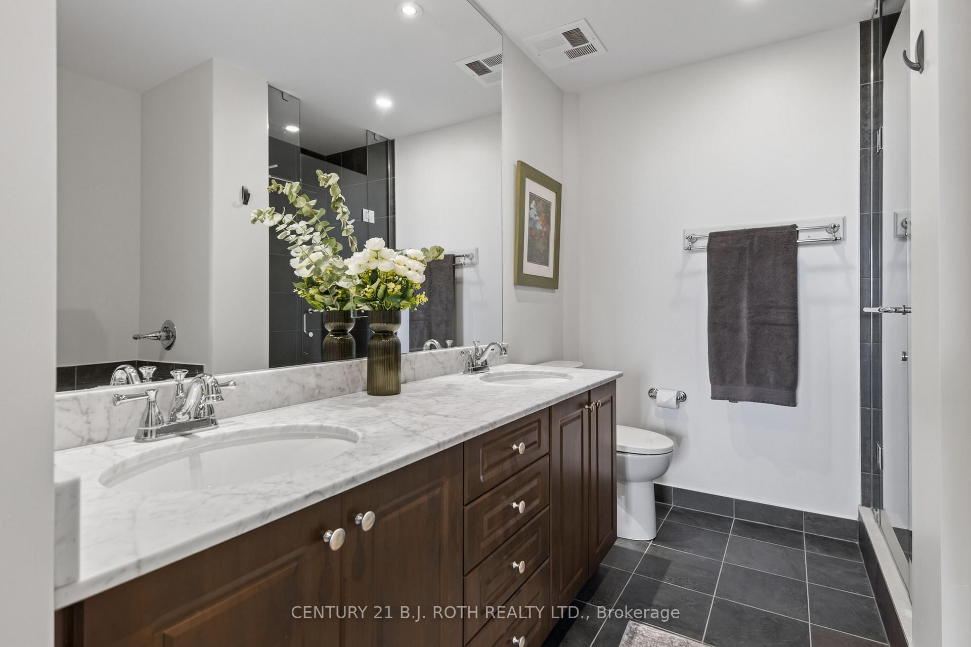 33 Ellen Street 904