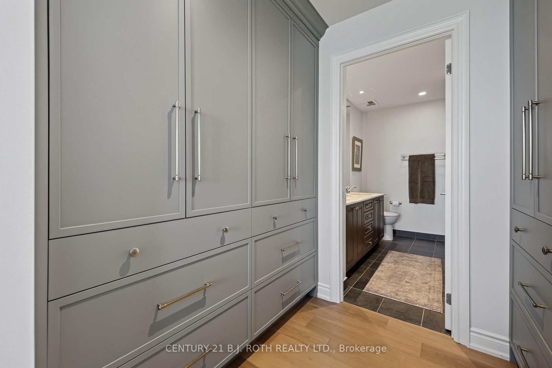 33 Ellen Street 904