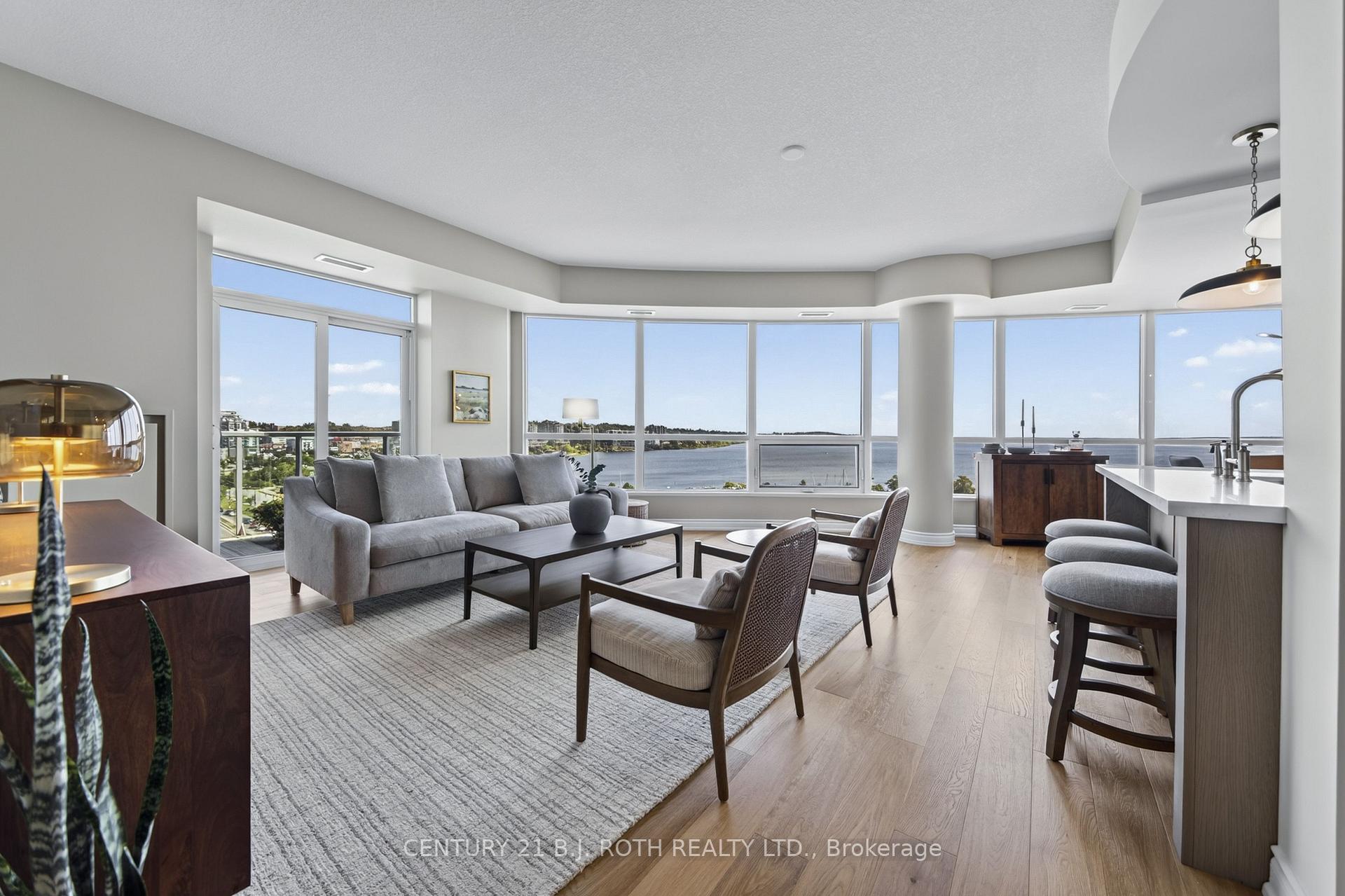 33 Ellen Street 904