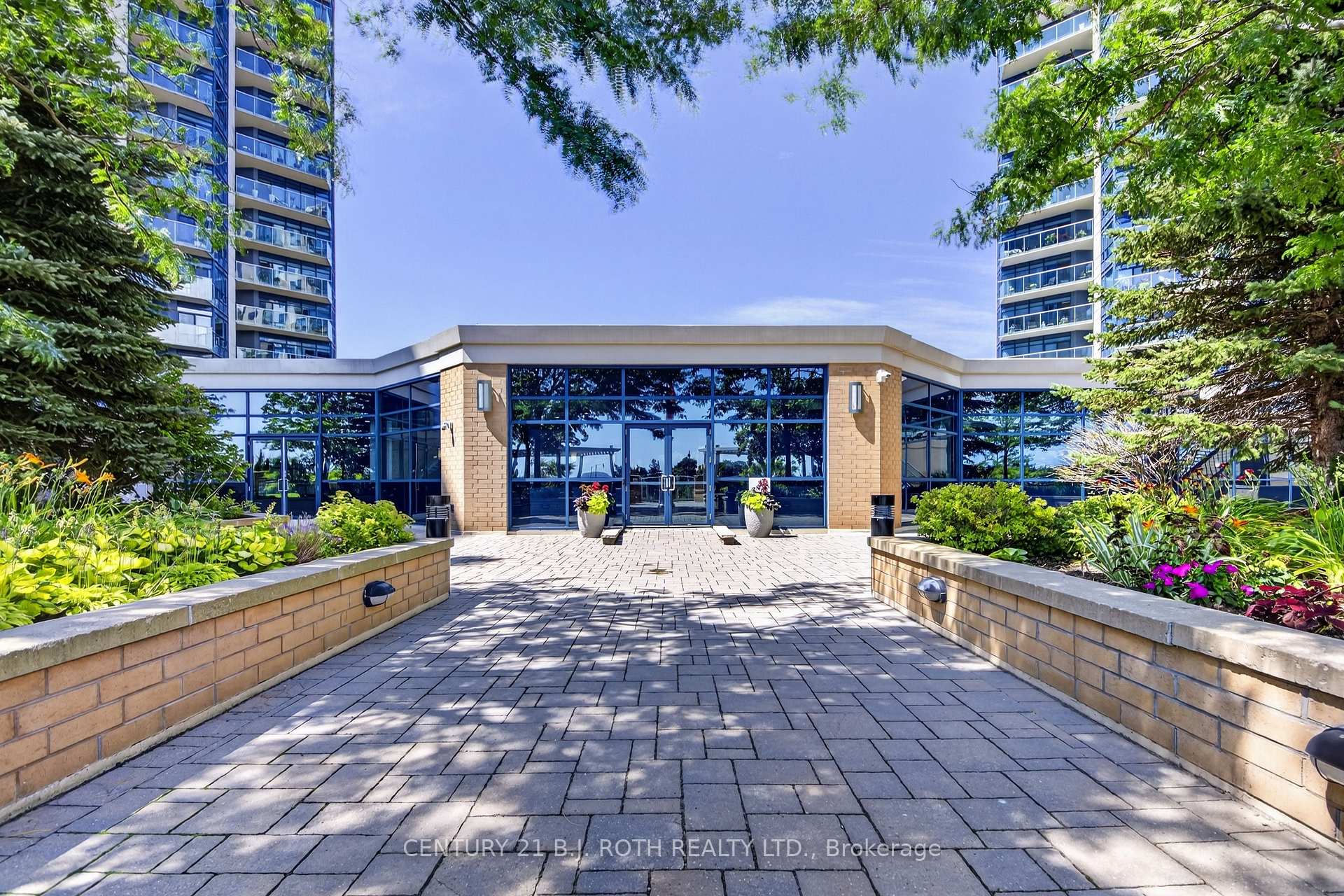 33 Ellen Street 904
