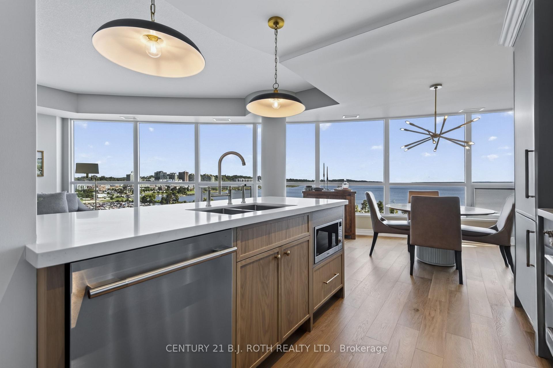 33 Ellen Street 904