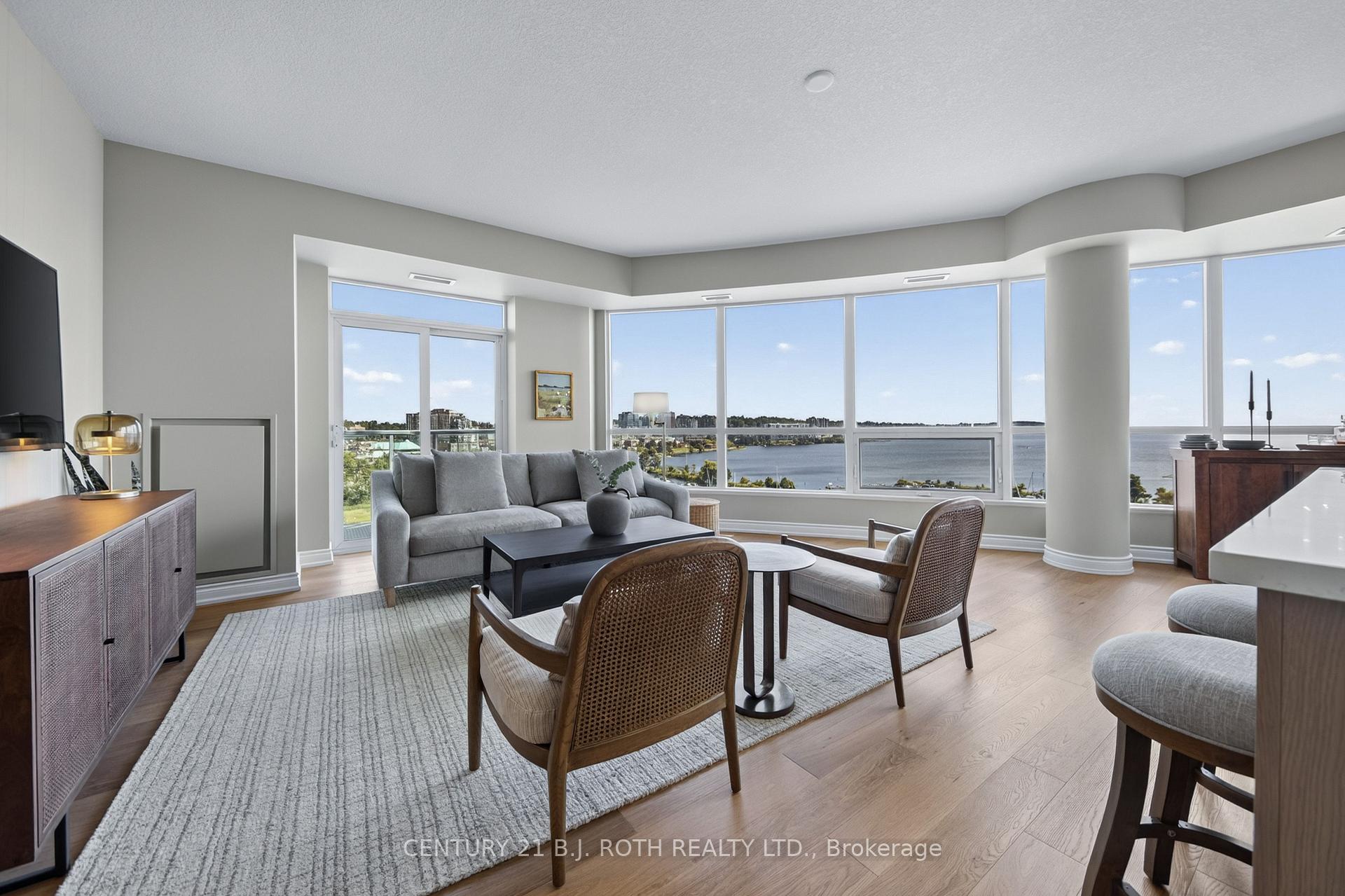33 Ellen Street 904