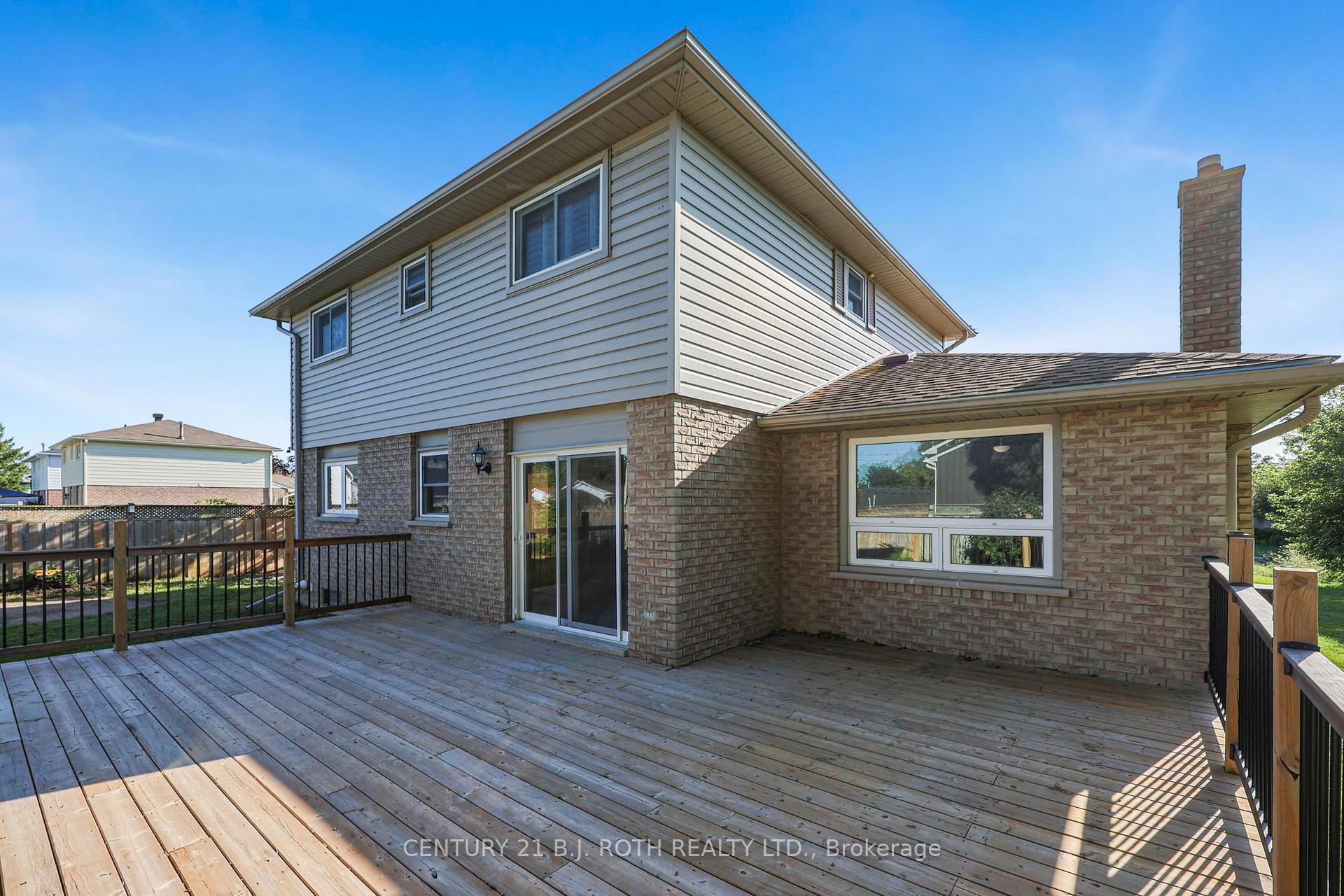 104 WOODSIDE Drive