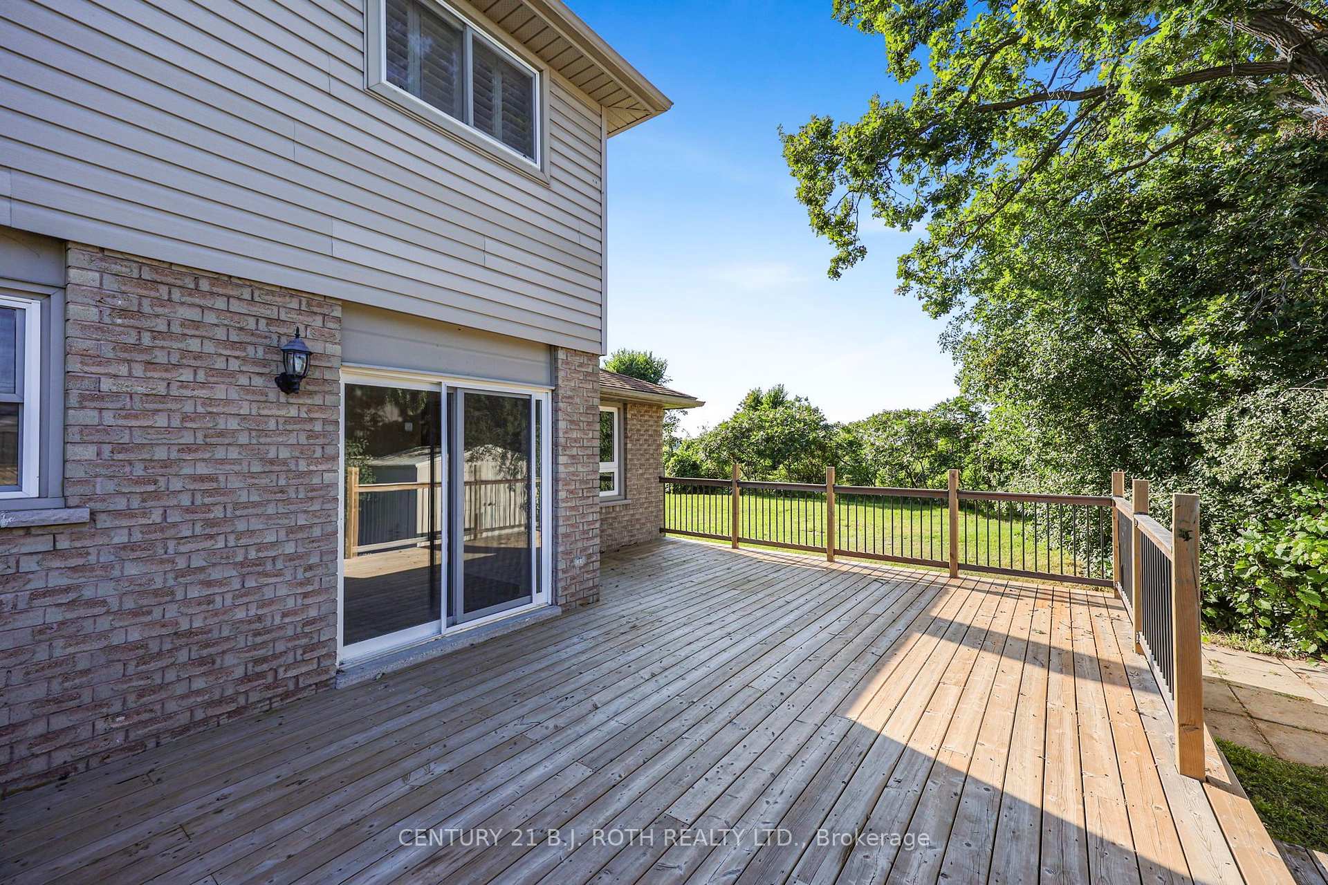 104 WOODSIDE Drive