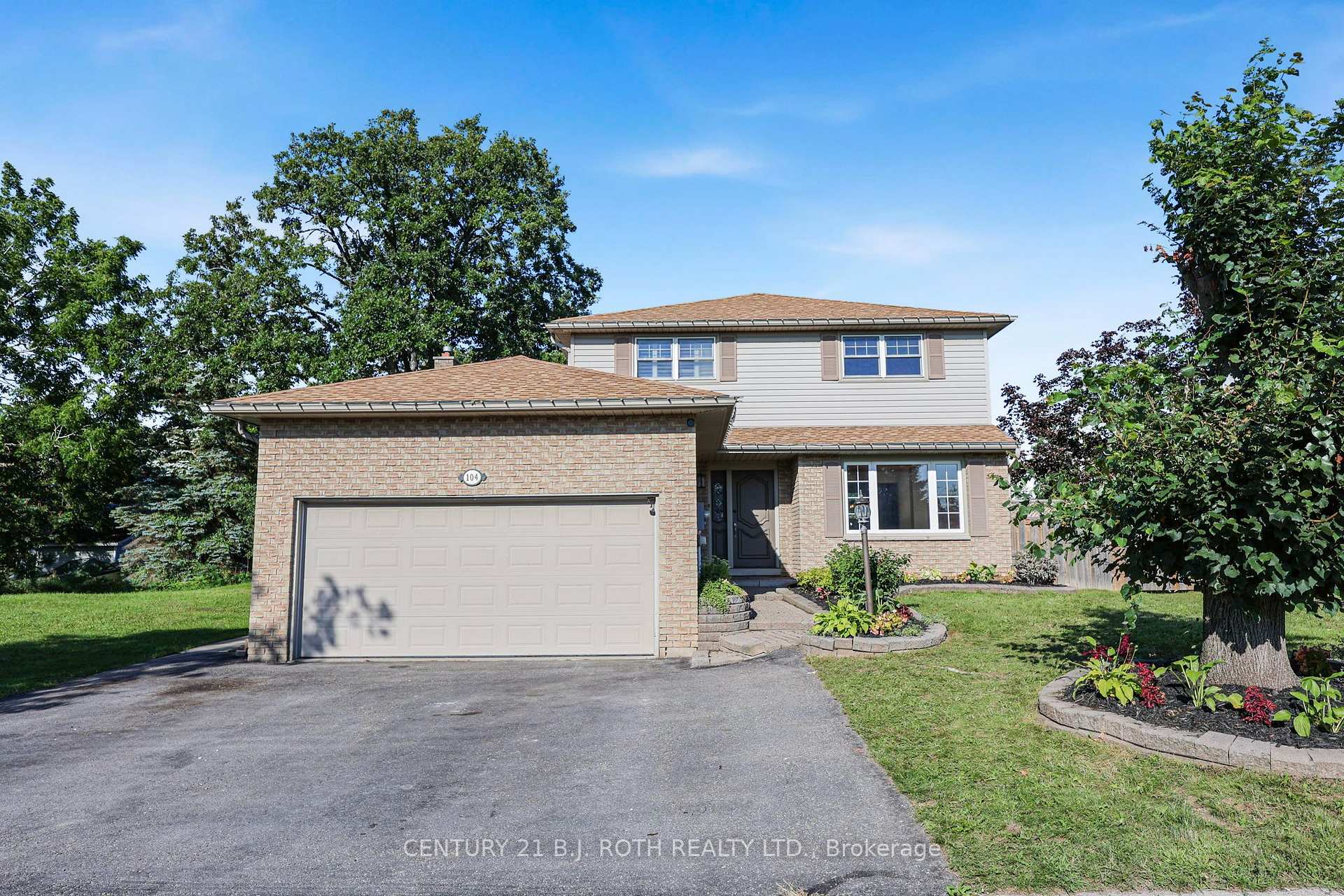 104 WOODSIDE Drive