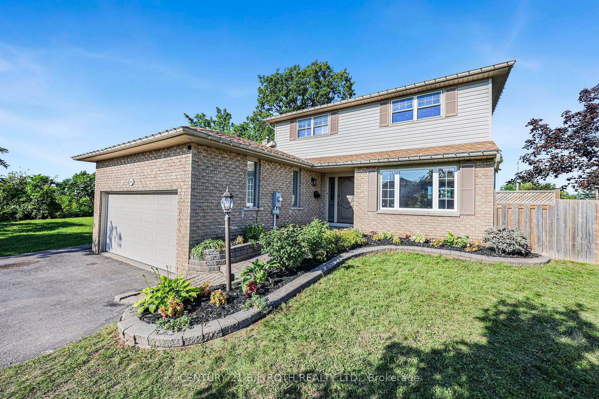 104 WOODSIDE Drive