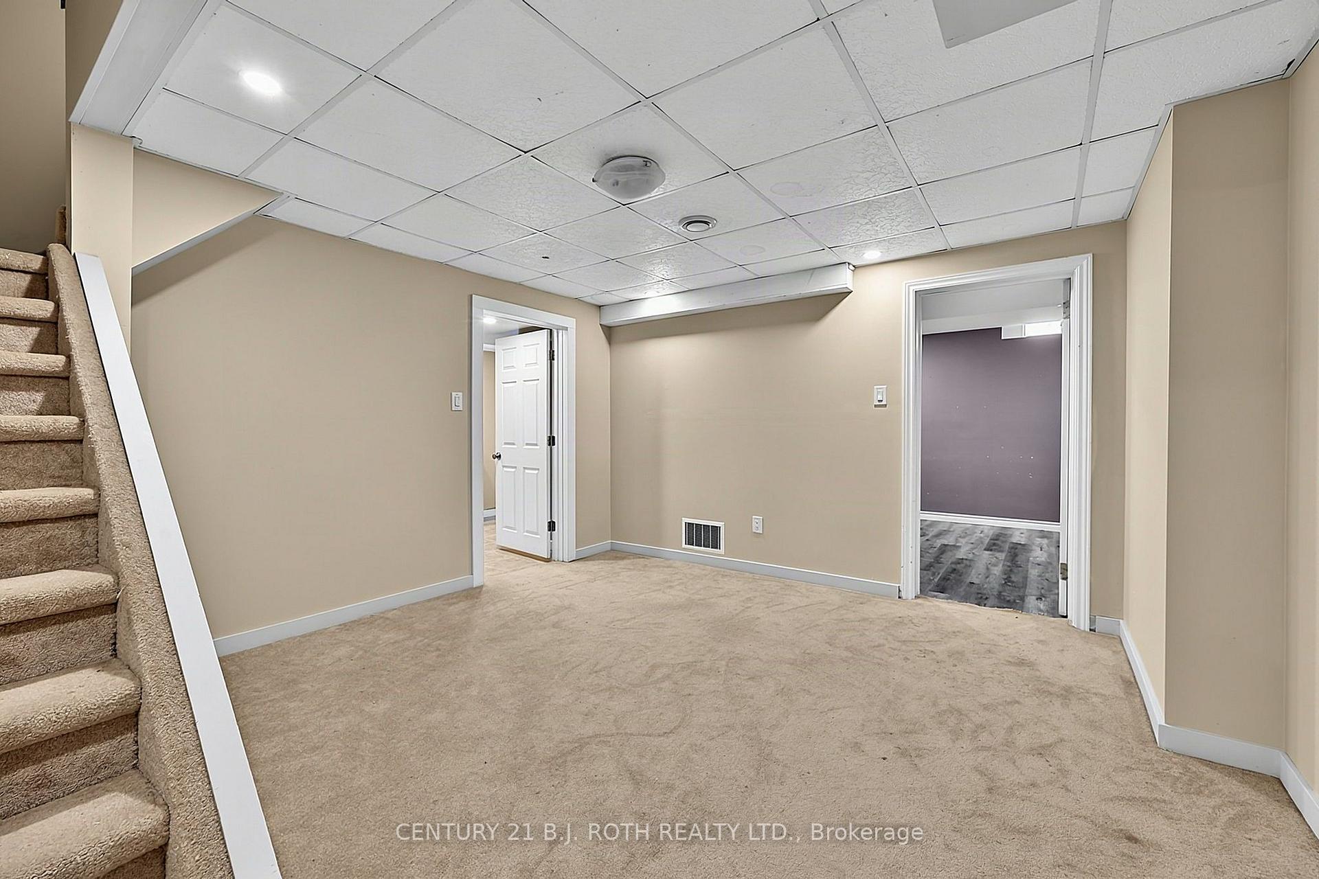 104 WOODSIDE Drive