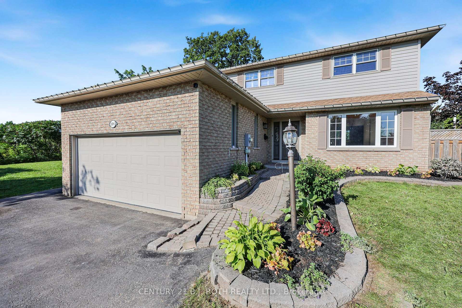 104 WOODSIDE Drive