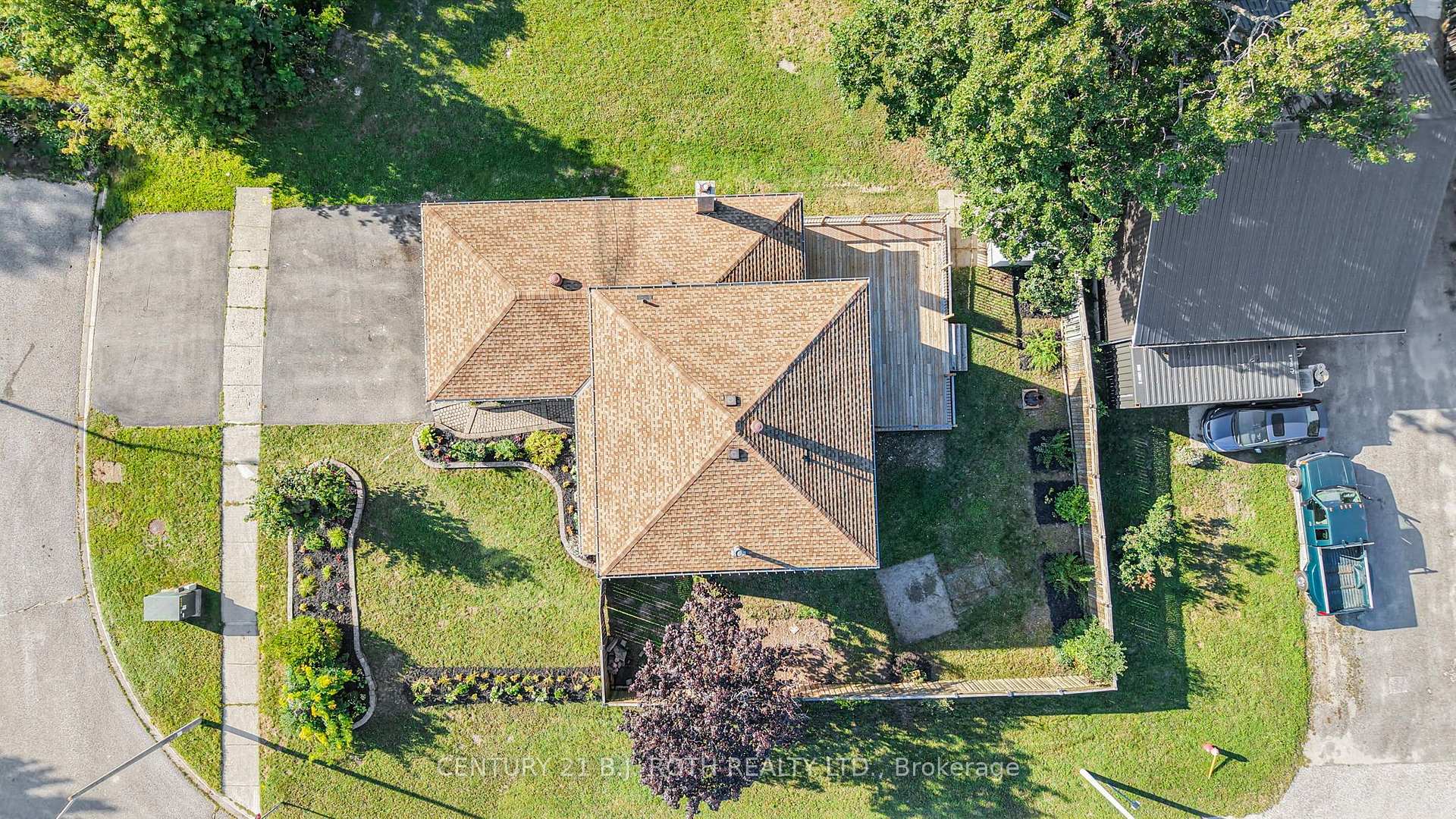 104 WOODSIDE Drive