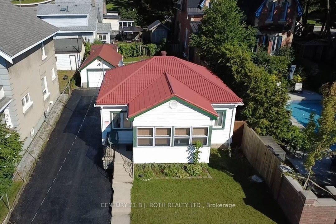124 MARY Street