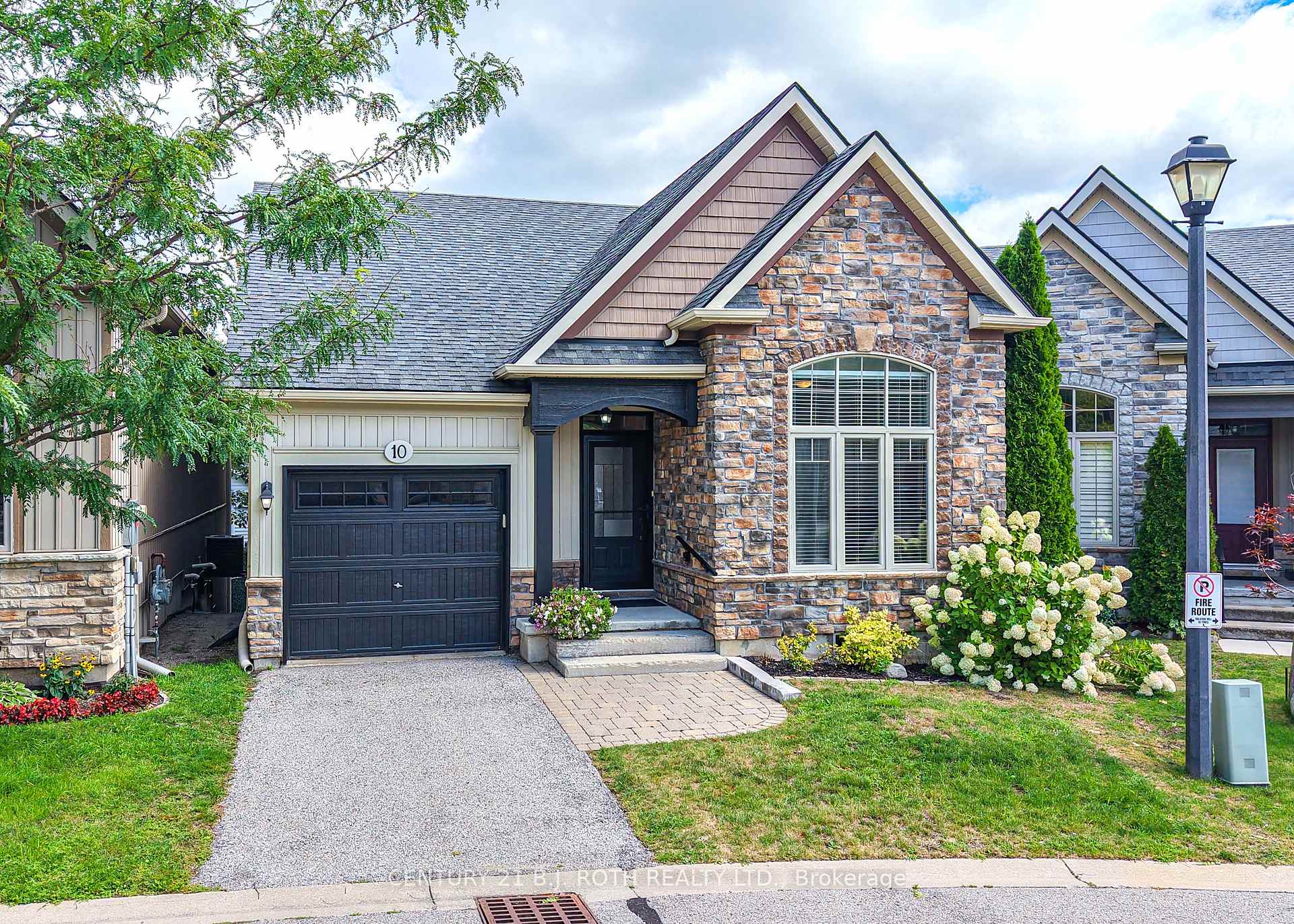 10 Canterbury Circle