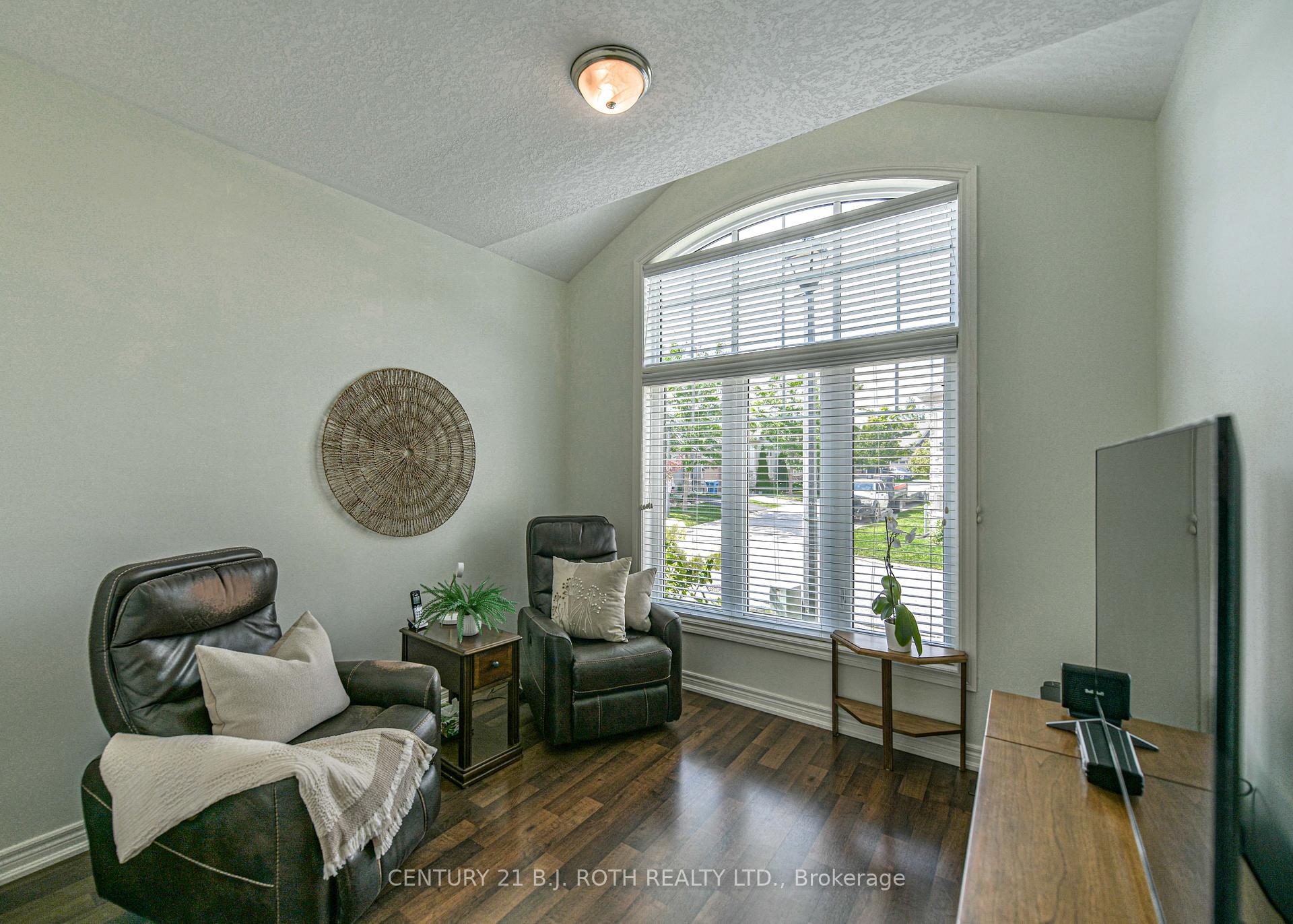 10 Canterbury Circle