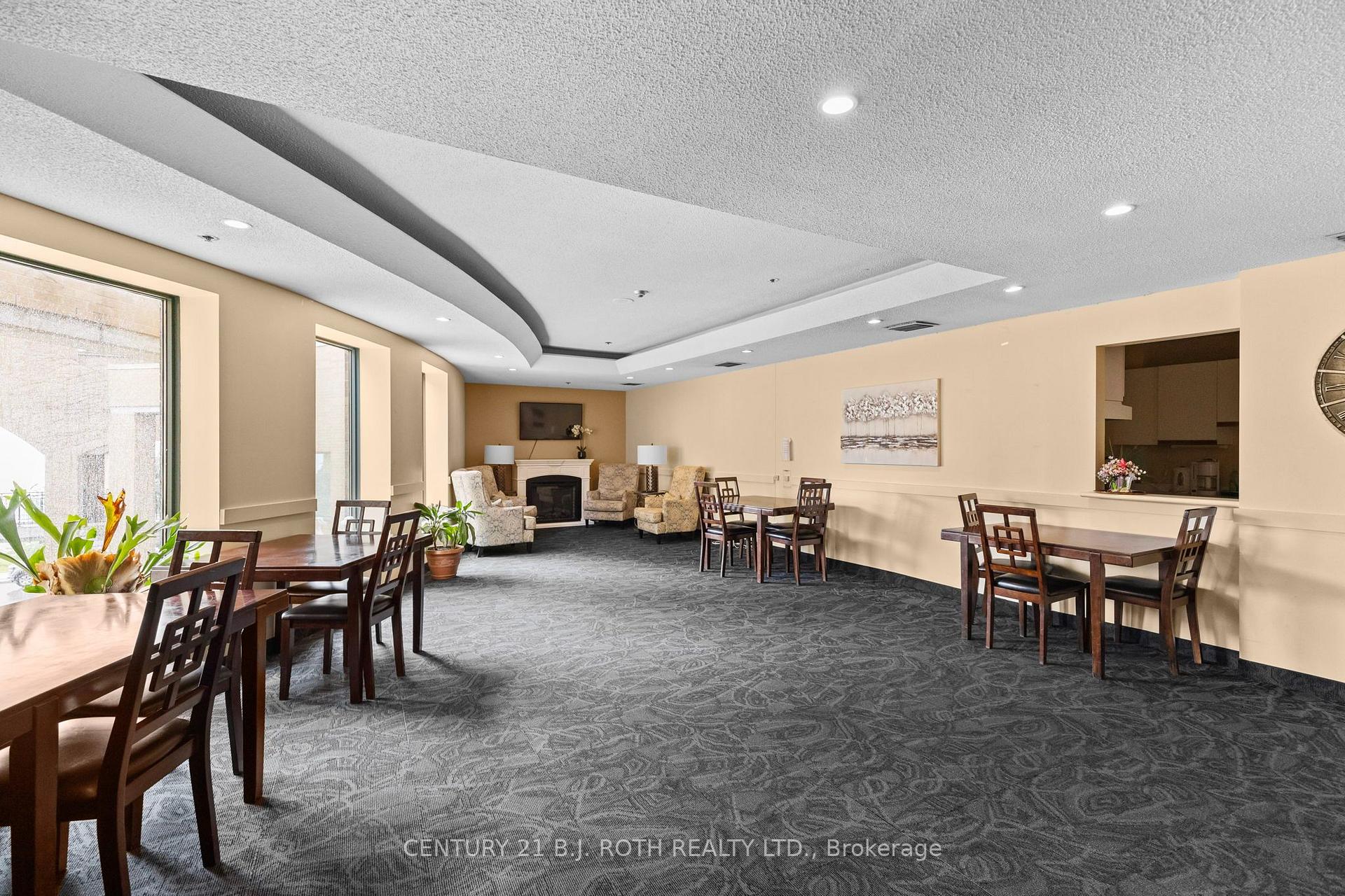 150 Dunlop Street E 911