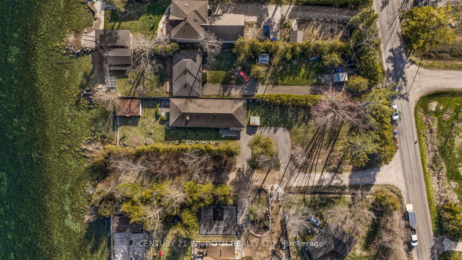 49 Lakeshore Road E