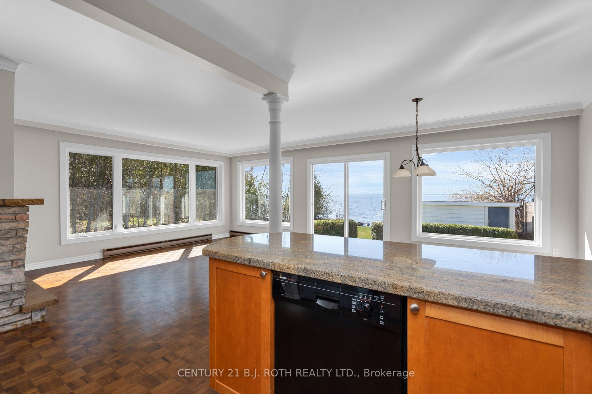 49 Lakeshore Road E