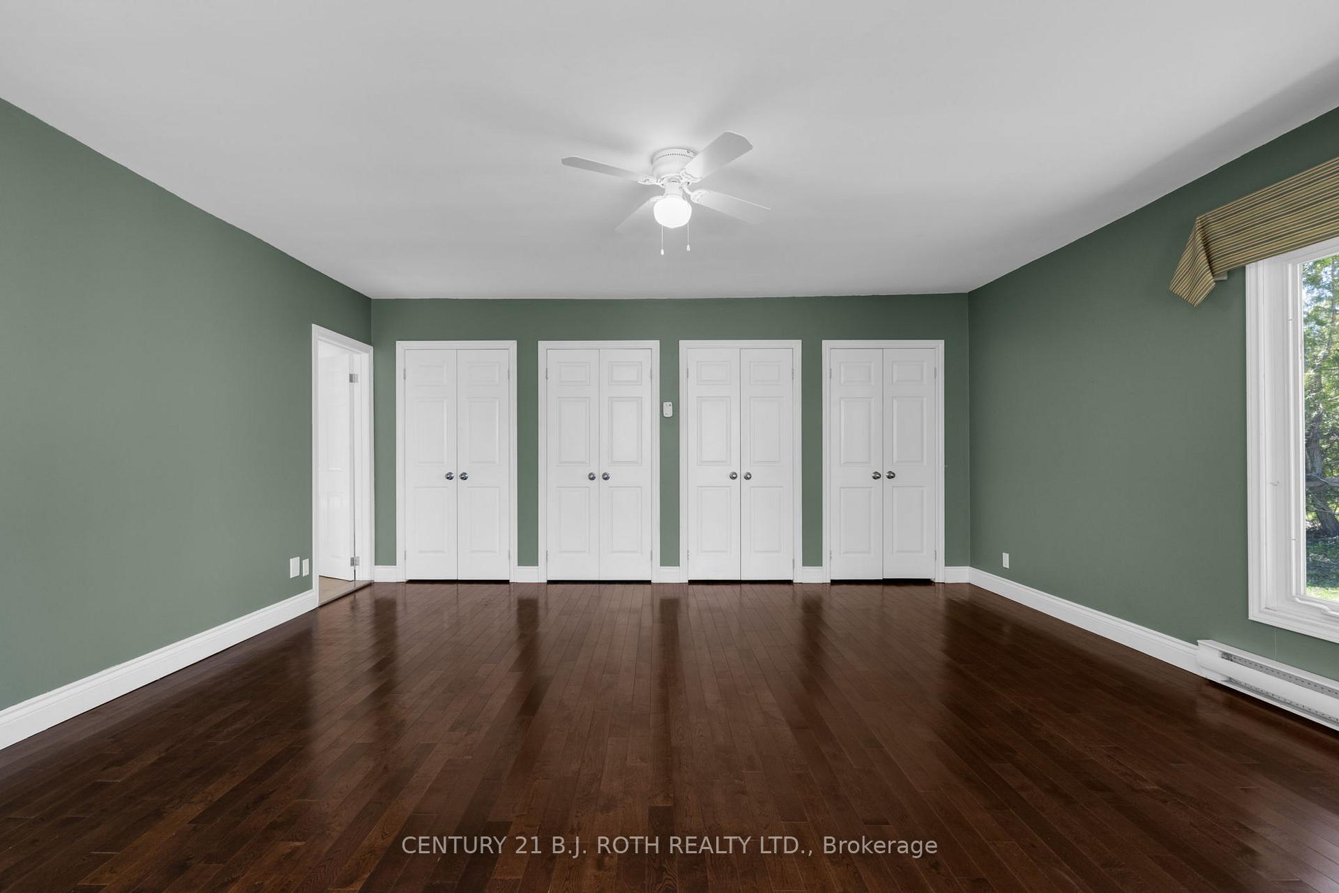 49 Lakeshore Road E