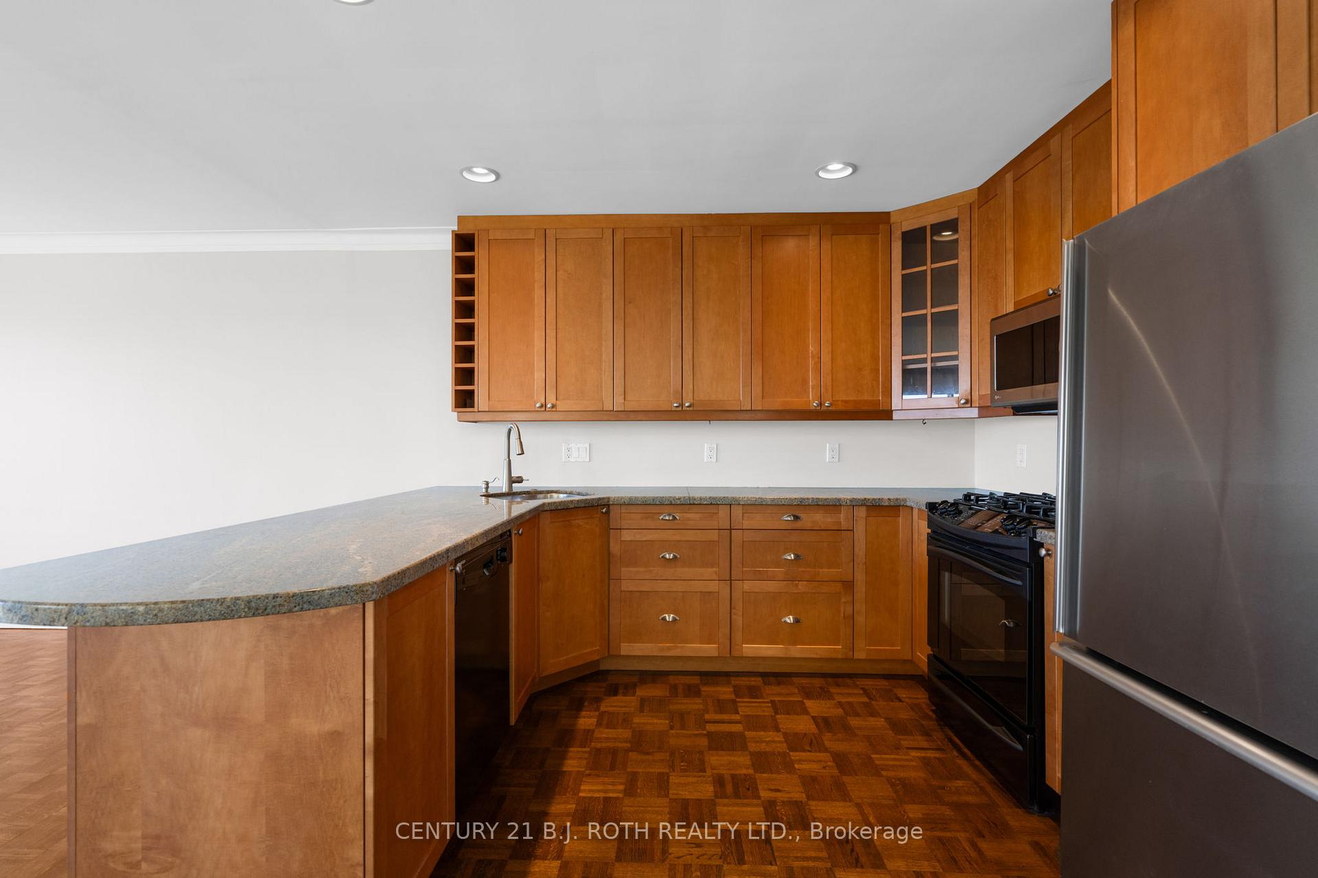 49 Lakeshore Road E