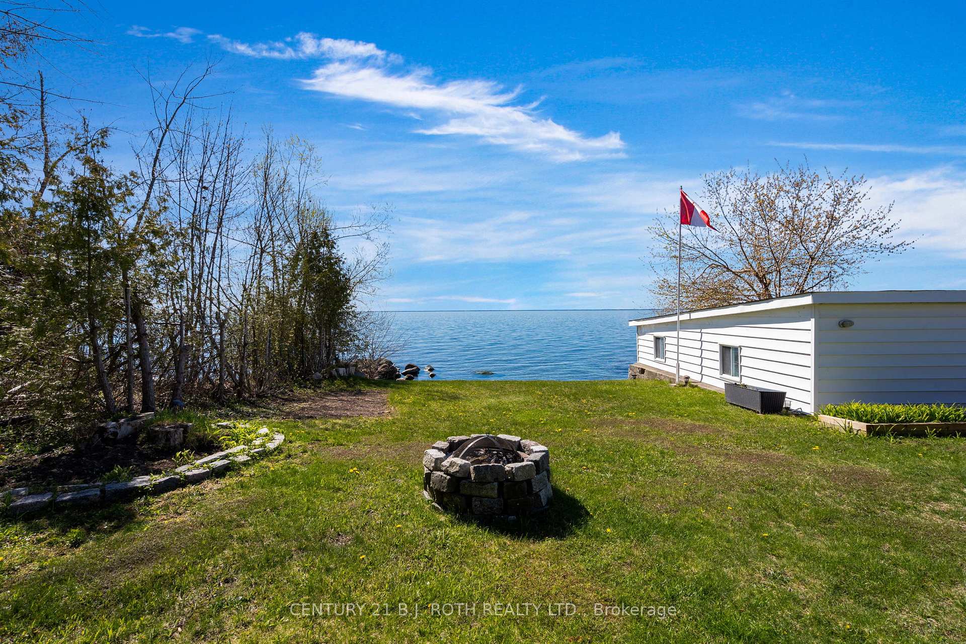 49 Lakeshore Road E