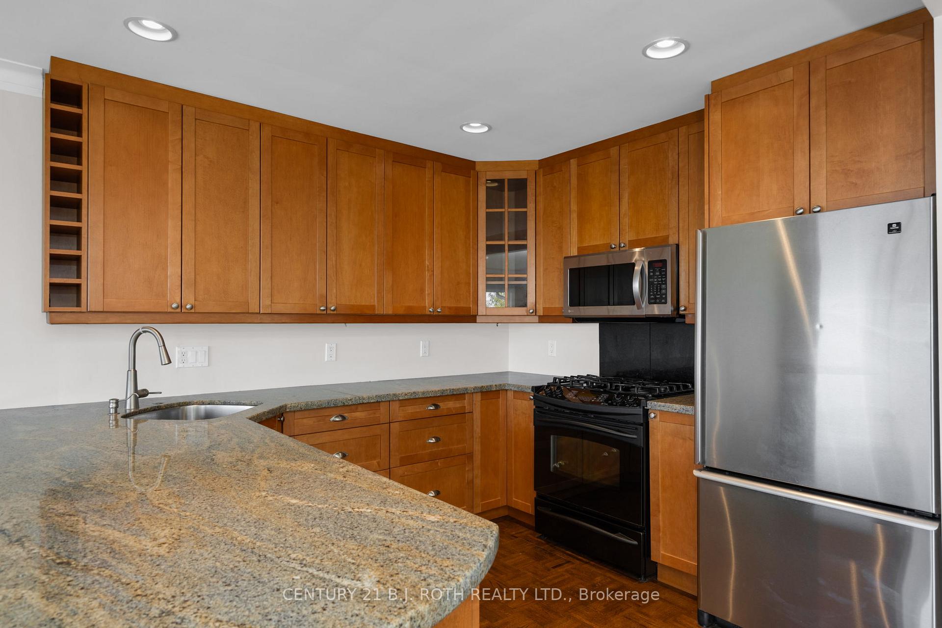 49 Lakeshore Road E