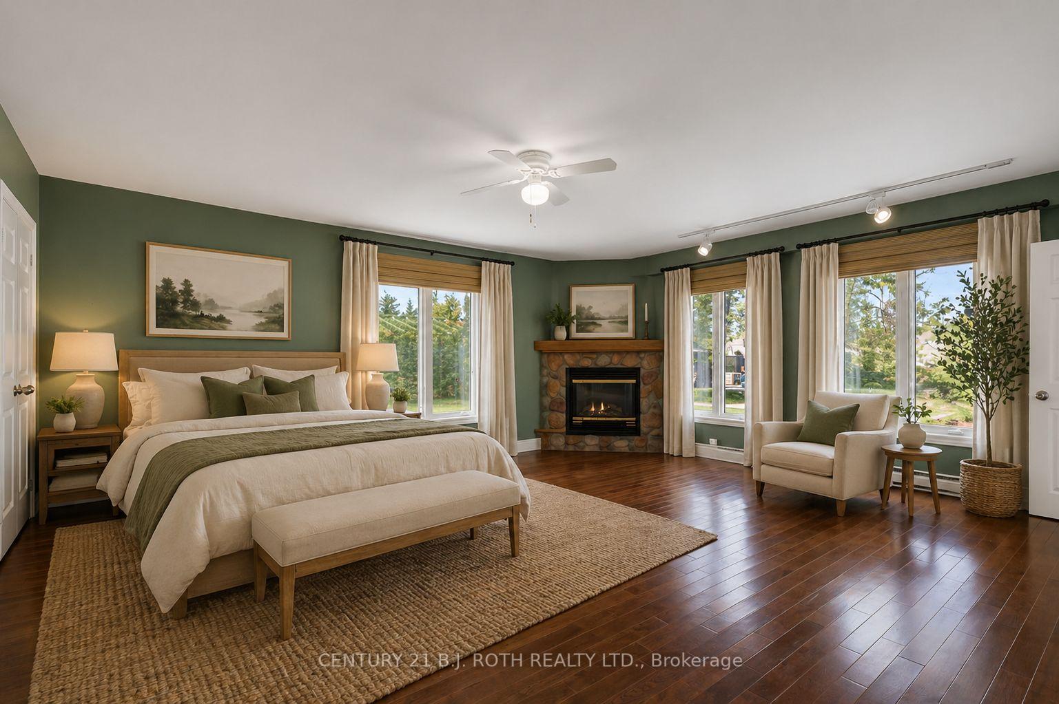 49 Lakeshore Road E