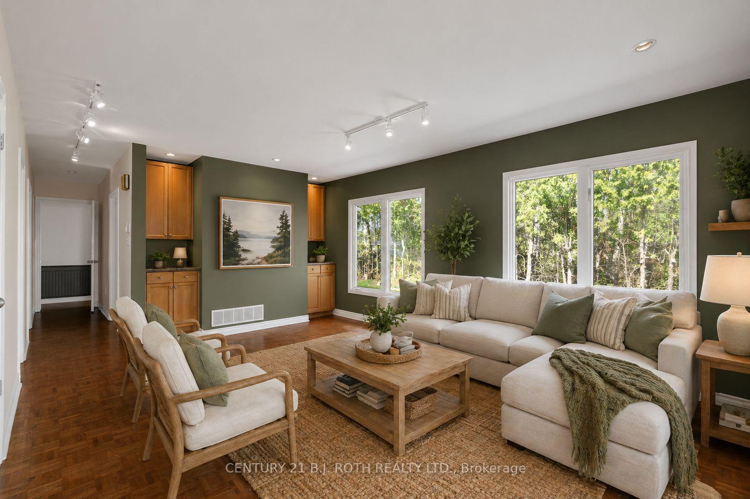 49 Lakeshore Road E