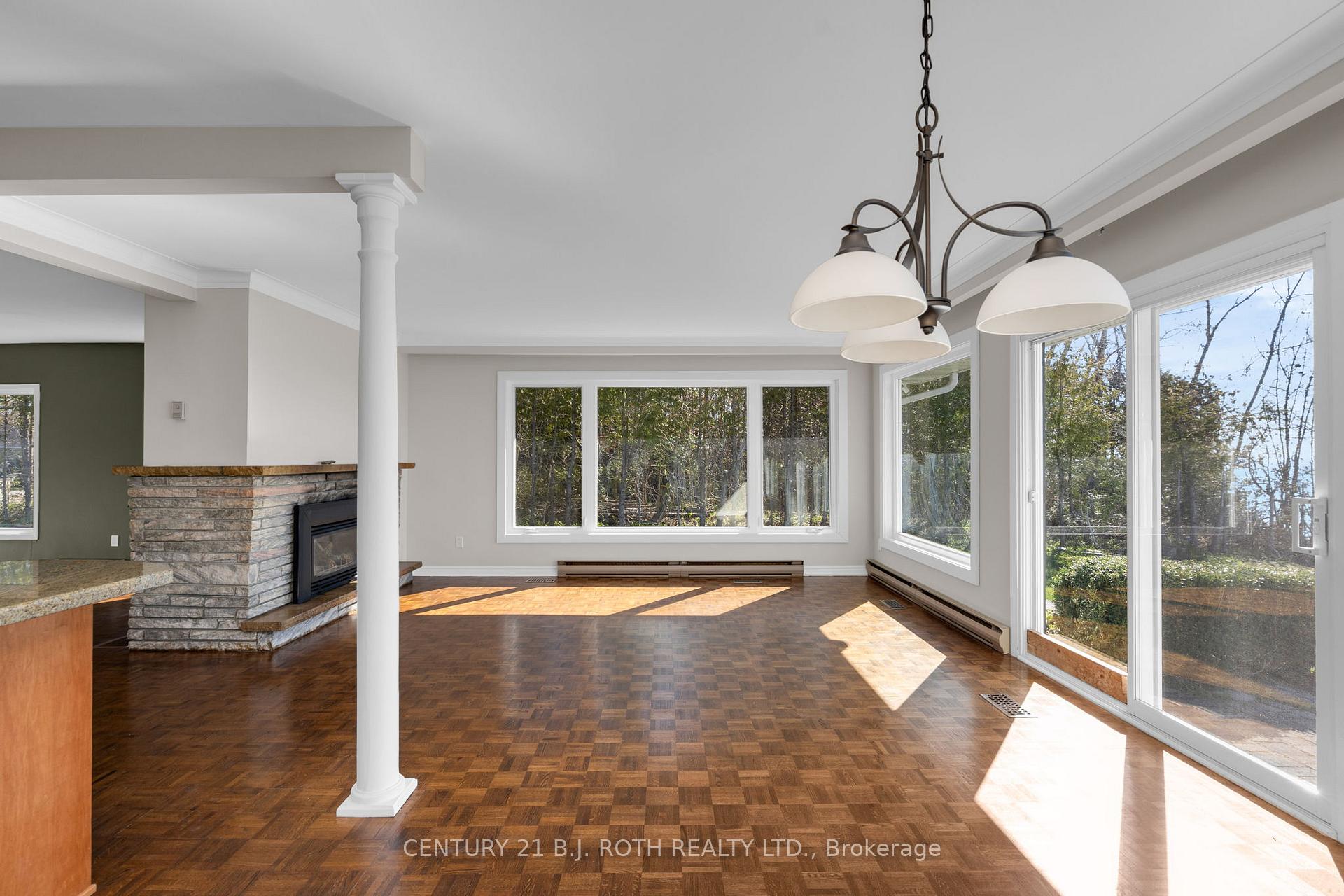 49 Lakeshore Road E