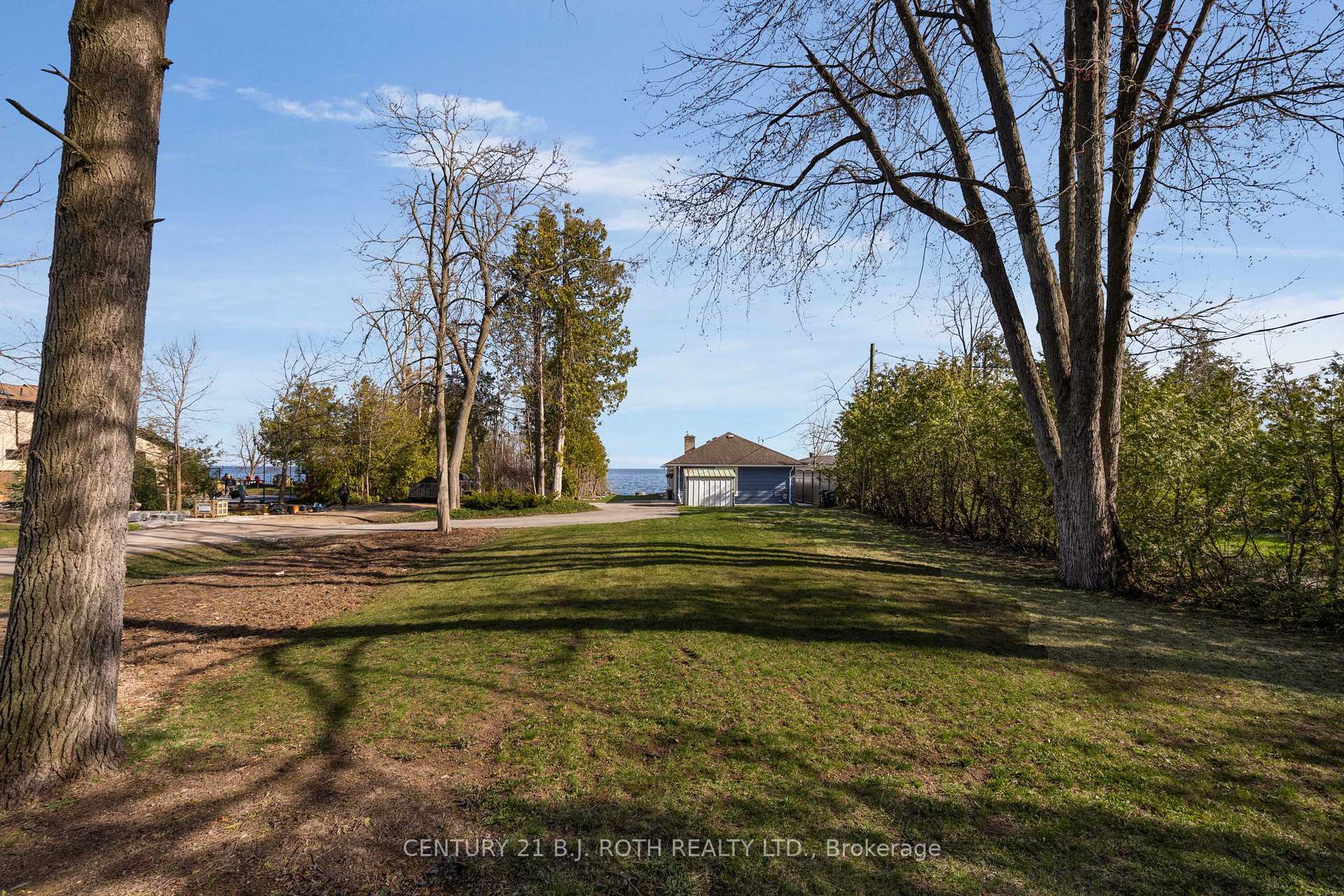 49 Lakeshore Road E