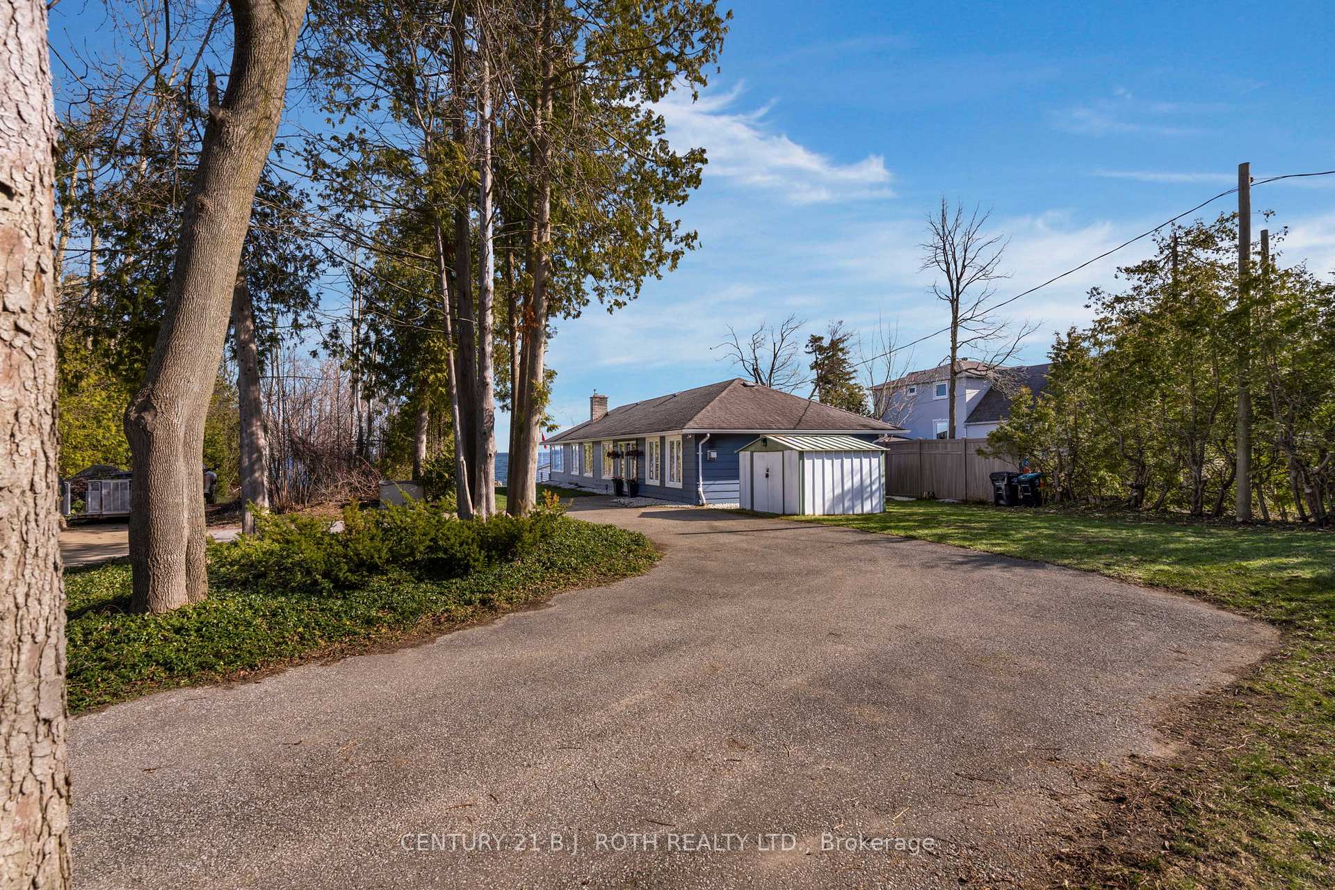 49 Lakeshore Road E