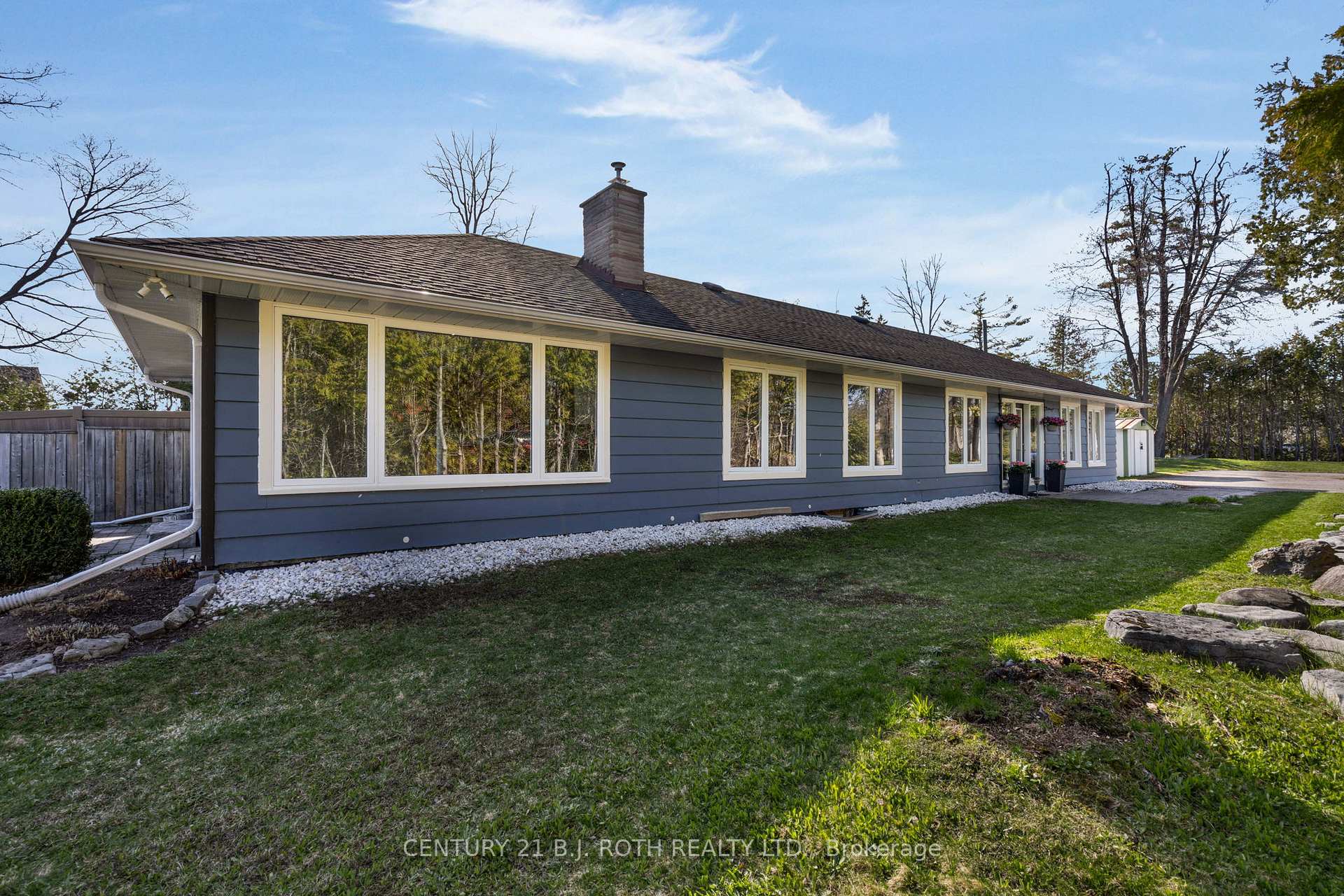 49 Lakeshore Road E